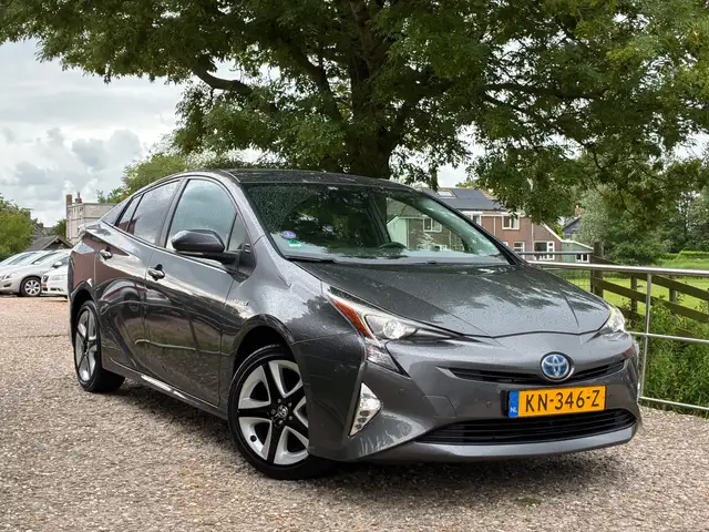 Toyota Prius 1.8 Dynamic | Navi + Clima + Cruise + Camera + Nap
