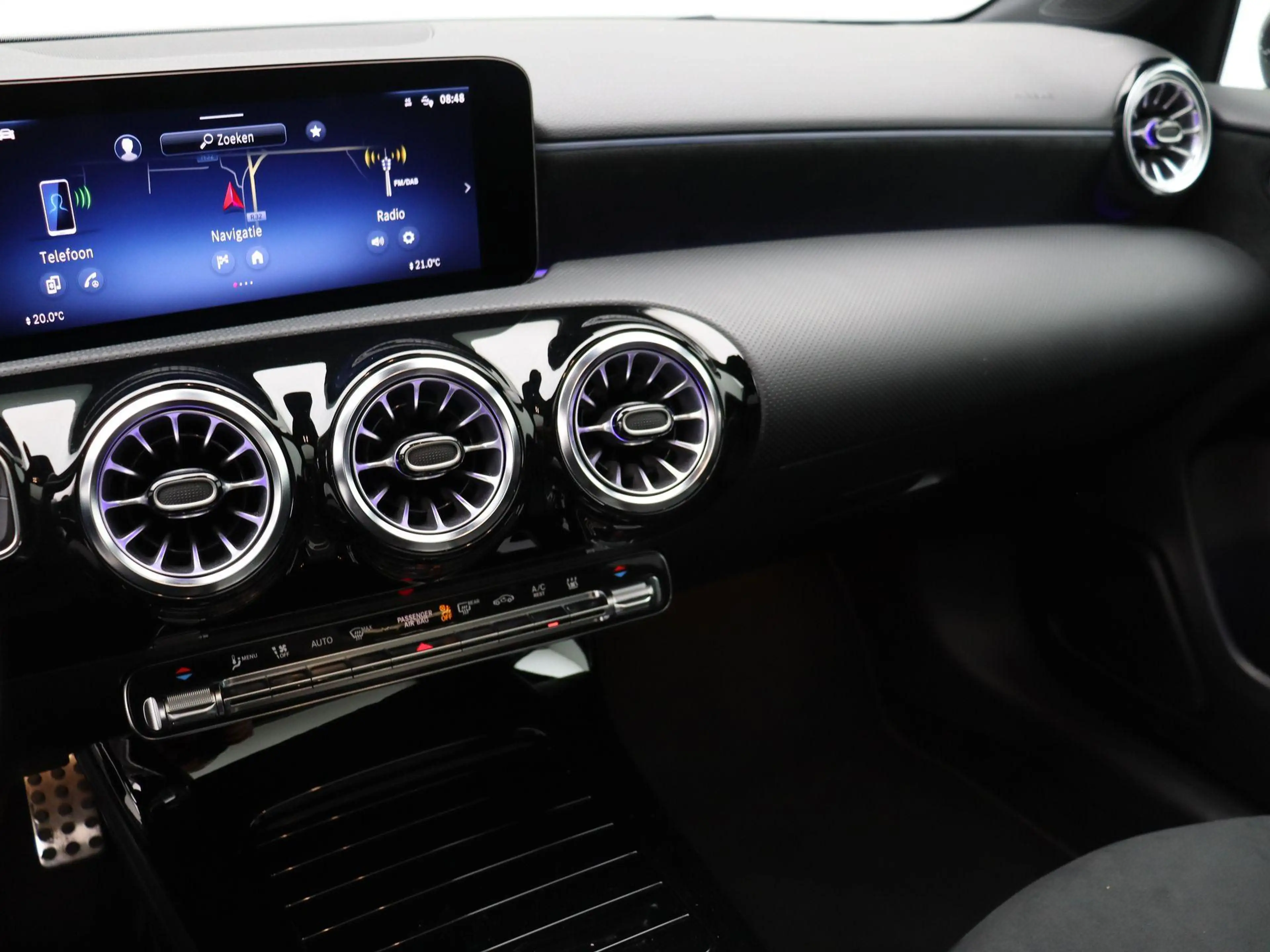 Mercedes-Benz A 250 e AMG Line Berline + CARPLAY + PANORAMISCH DAK + N — photo 13