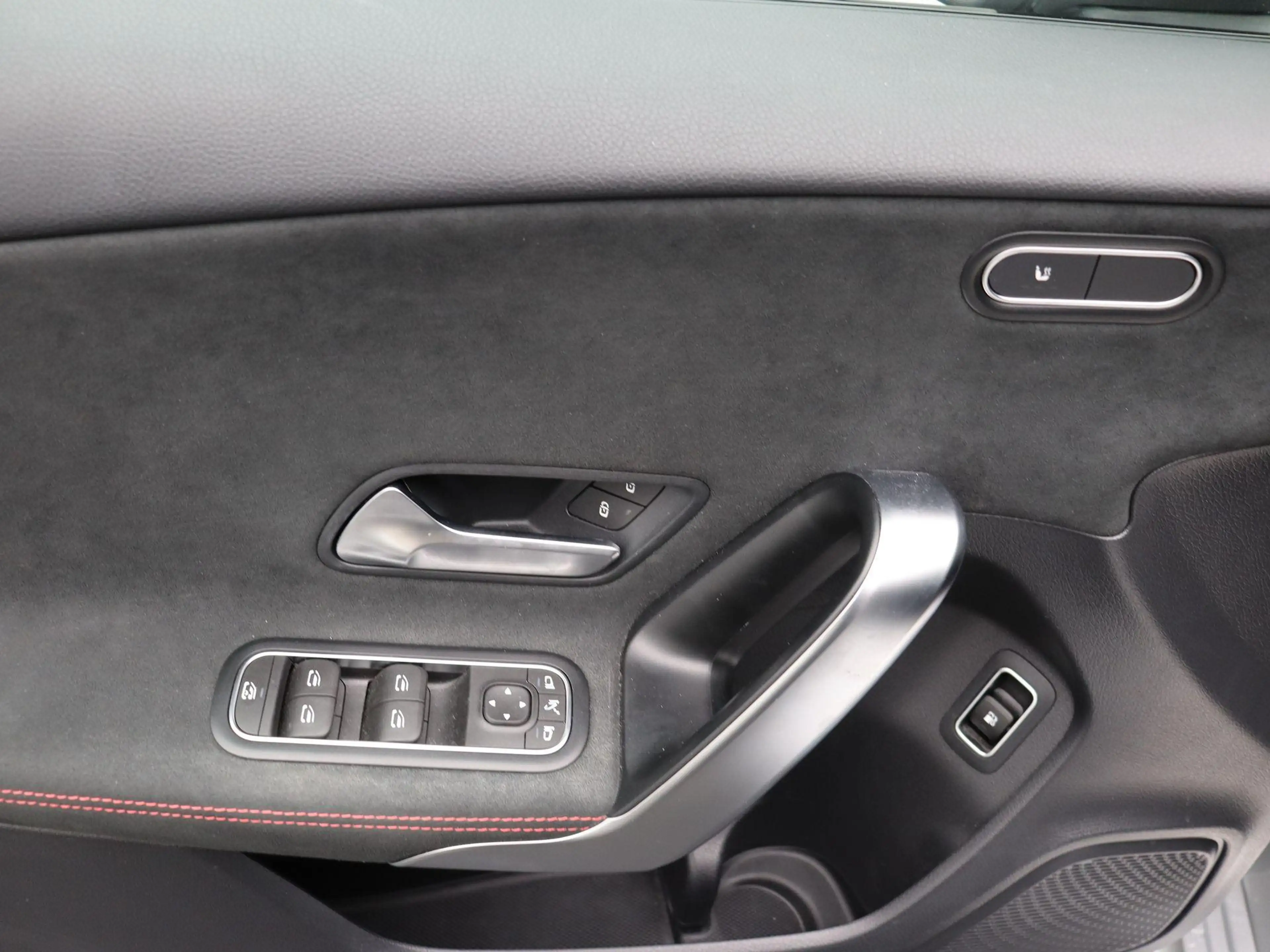 Mercedes-Benz A 250 e AMG Line Berline + CARPLAY + PANORAMISCH DAK + N — photo 10