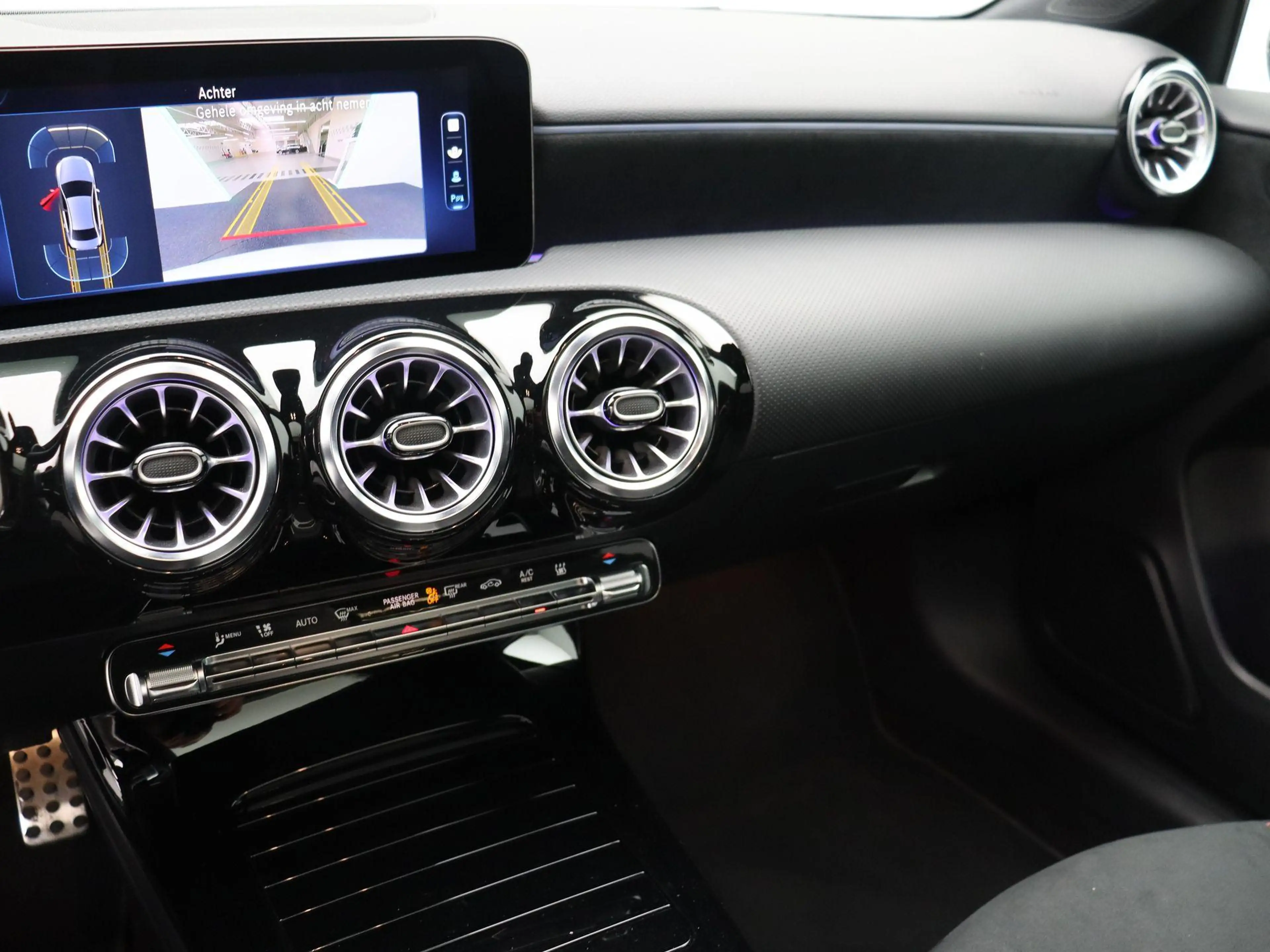 Mercedes-Benz A 250 e AMG Line Berline + CARPLAY + PANORAMISCH DAK + N — photo 14