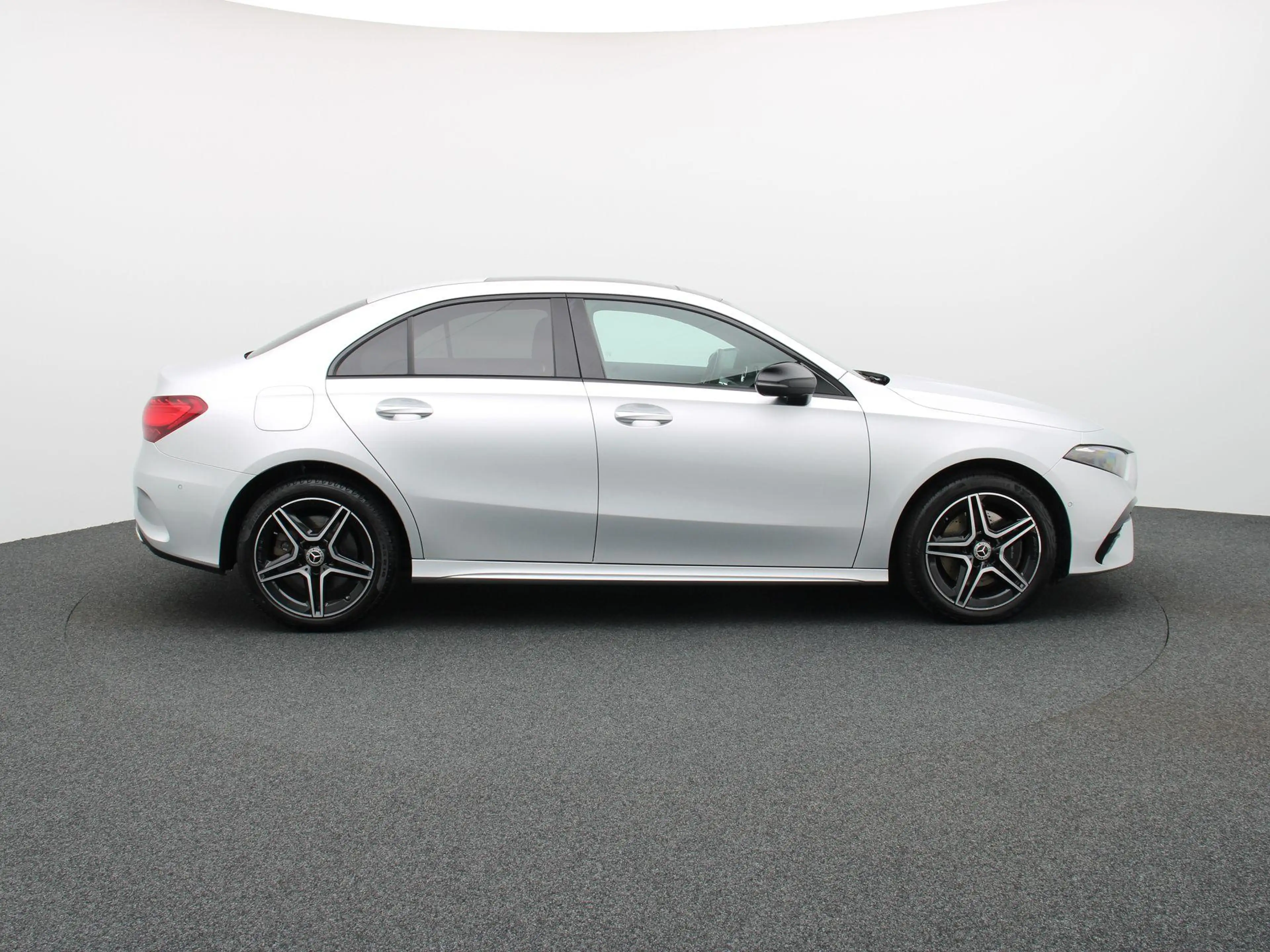 Mercedes-Benz A 250 e AMG Line Berline + CARPLAY + PANORAMISCH DAK + N — photo 8