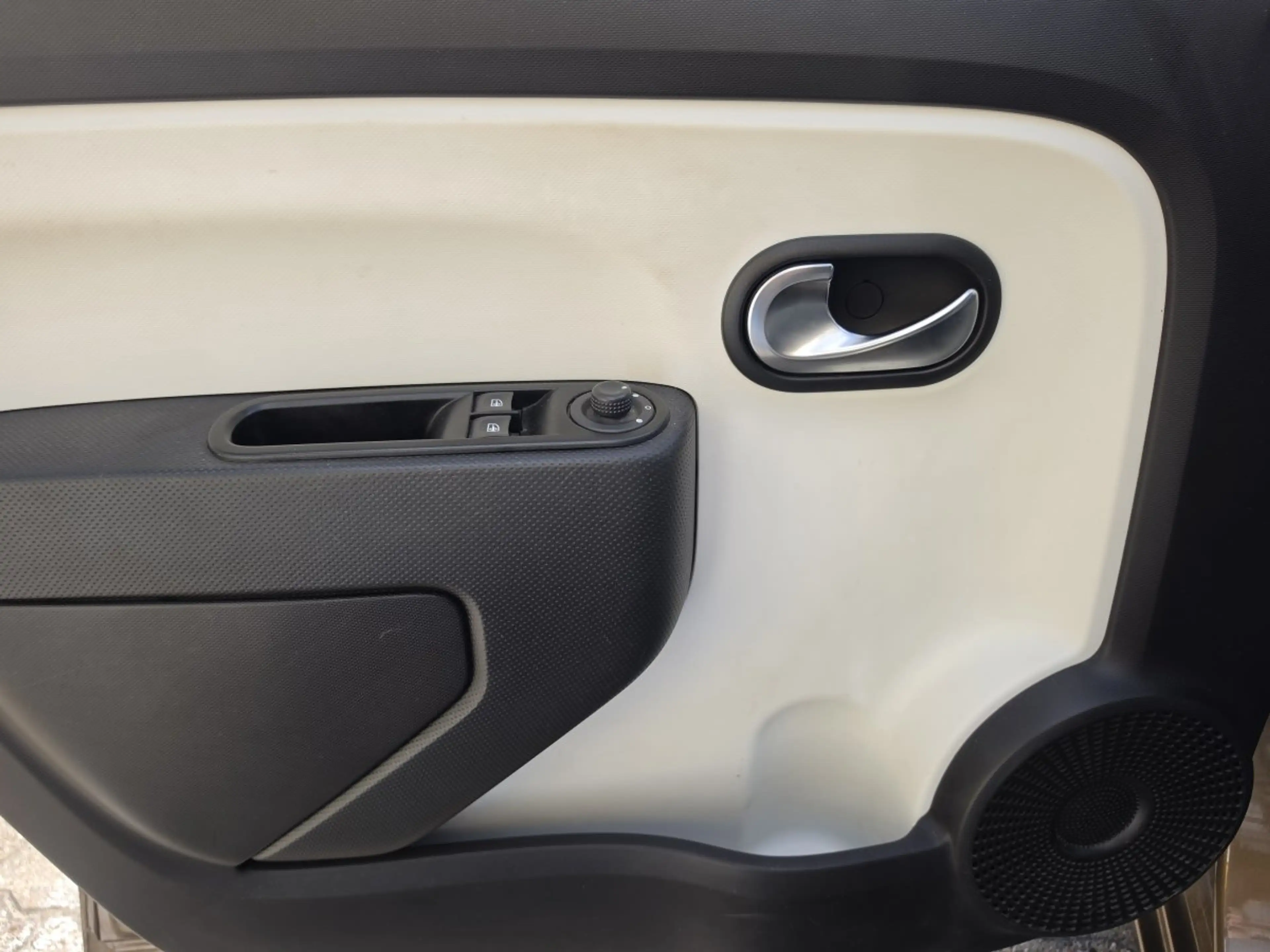 Renault Twingo 0.9 TCe 90 Luxe ENERGY 0.9 TCe 90 EU6 Luxe ENERGY — photo 9