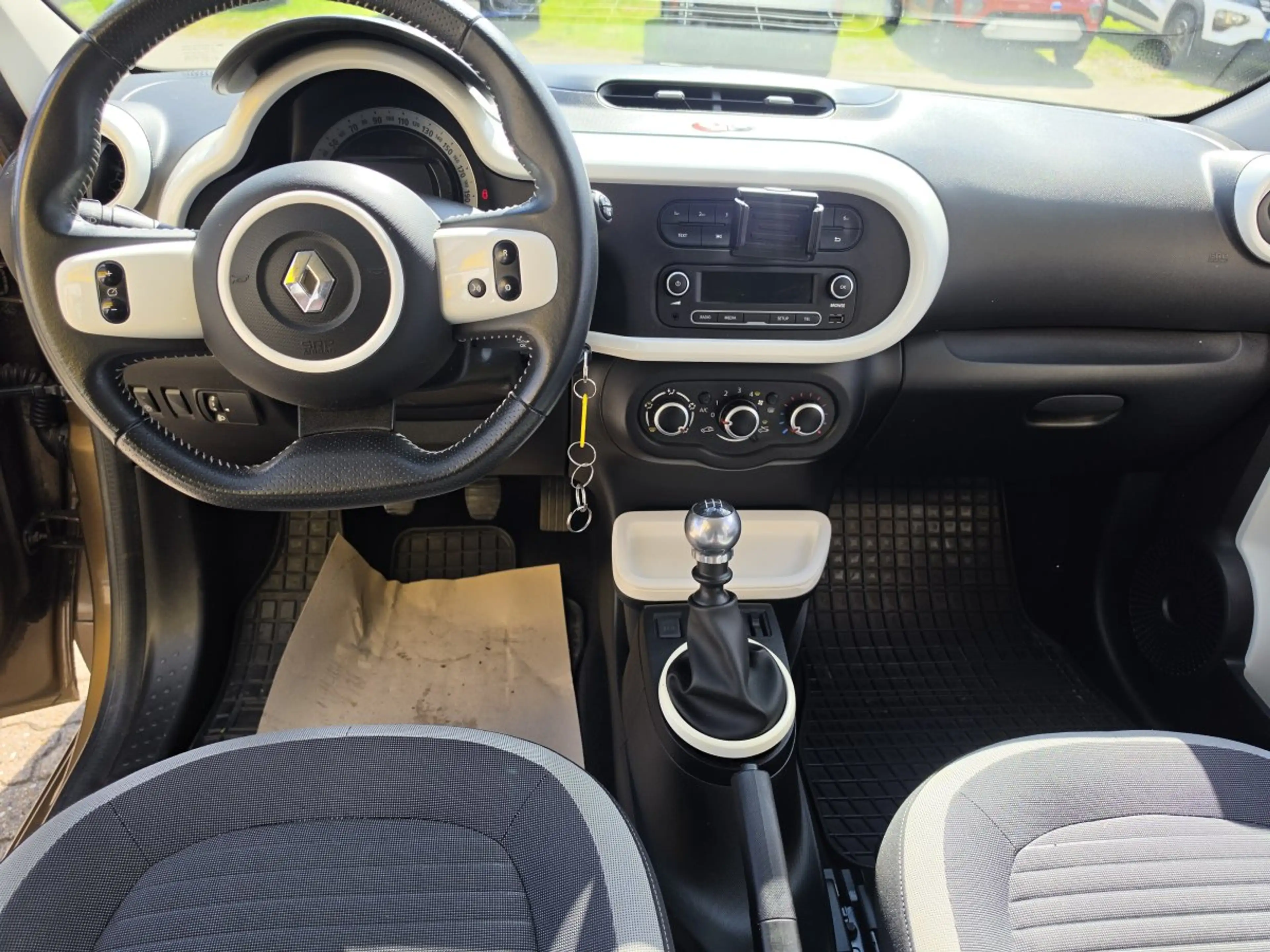 Renault Twingo 0.9 TCe 90 Luxe ENERGY 0.9 TCe 90 EU6 Luxe ENERGY — photo 10