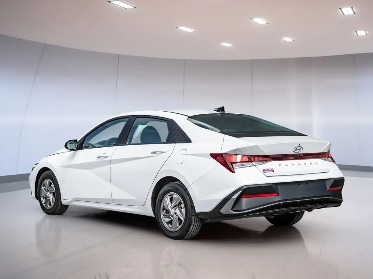 Hyundai ELANTRA снимка Hyundai ELANTRA
