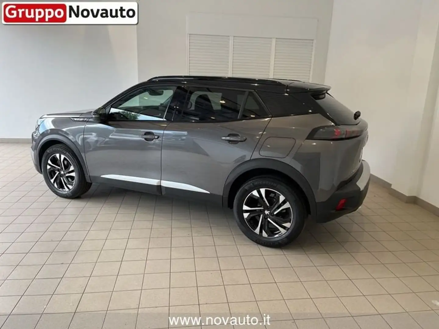Peugeot 2008 PureTech 130 EAT8 S&S GT Line Grijs - 2