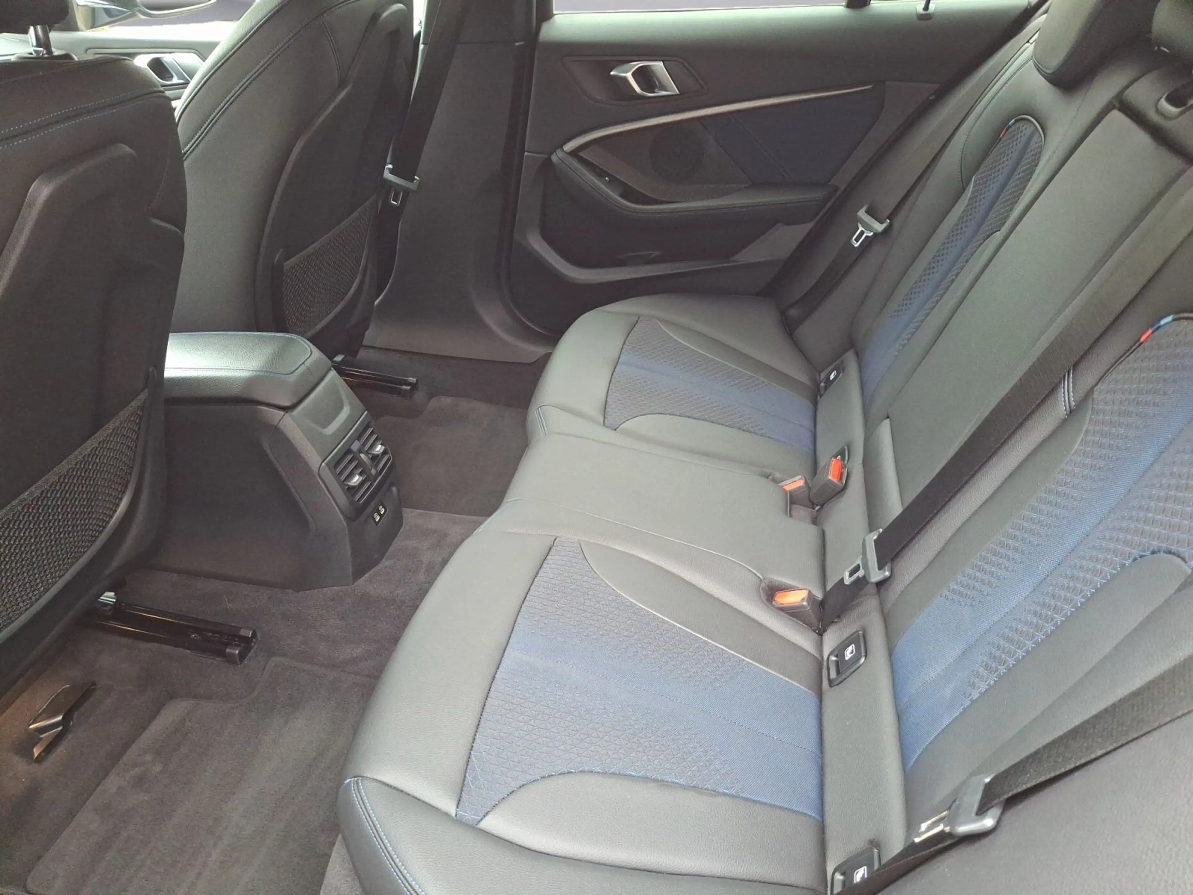 BMW 118 i M Sport Klimaaut. Sportsitze PDC Durchlade — photo 15
