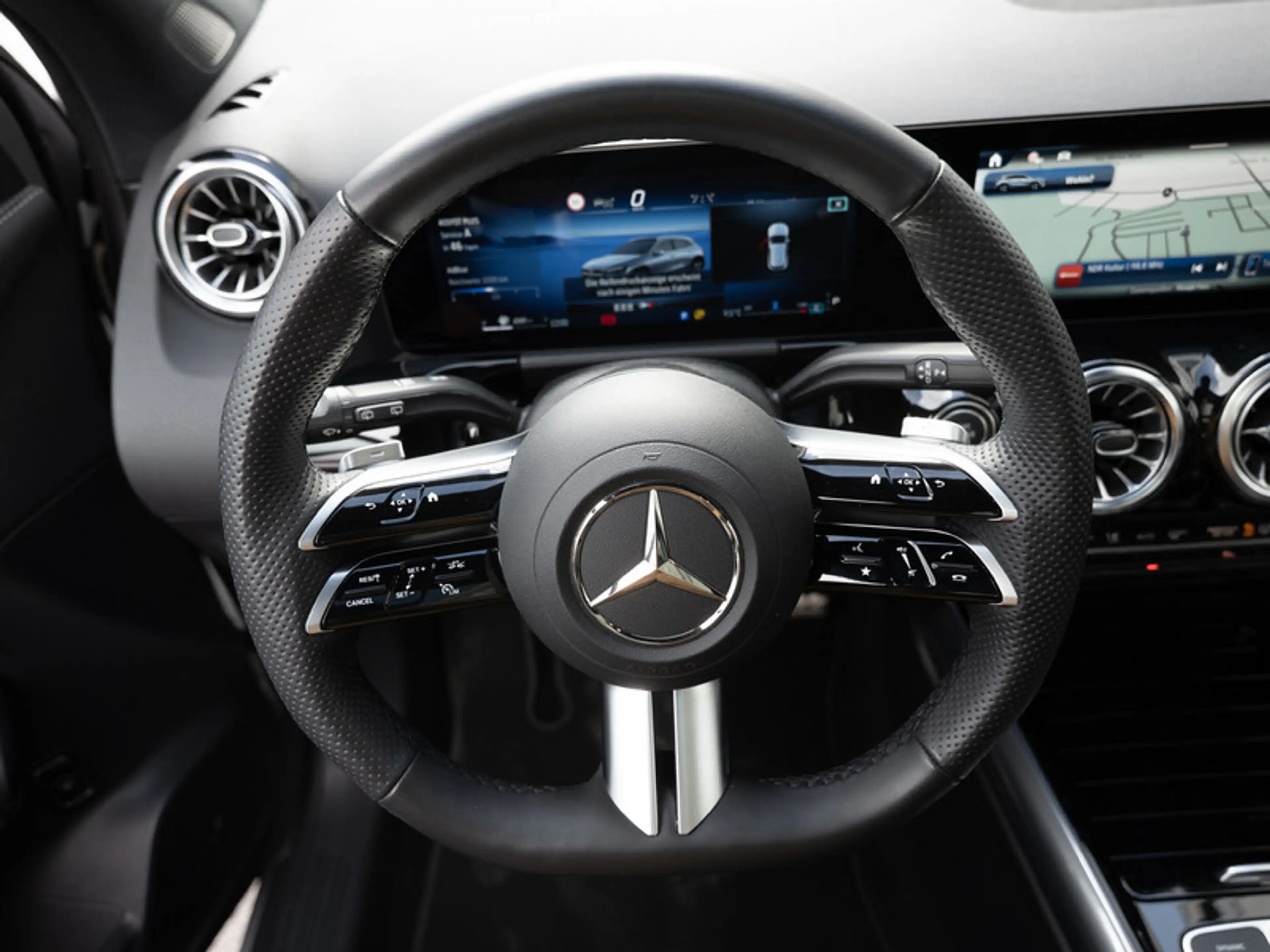 Mercedes-Benz GLA 220 d 4MATIC AMG-Sport+Pano+Distr+MLB+Night — photo 10