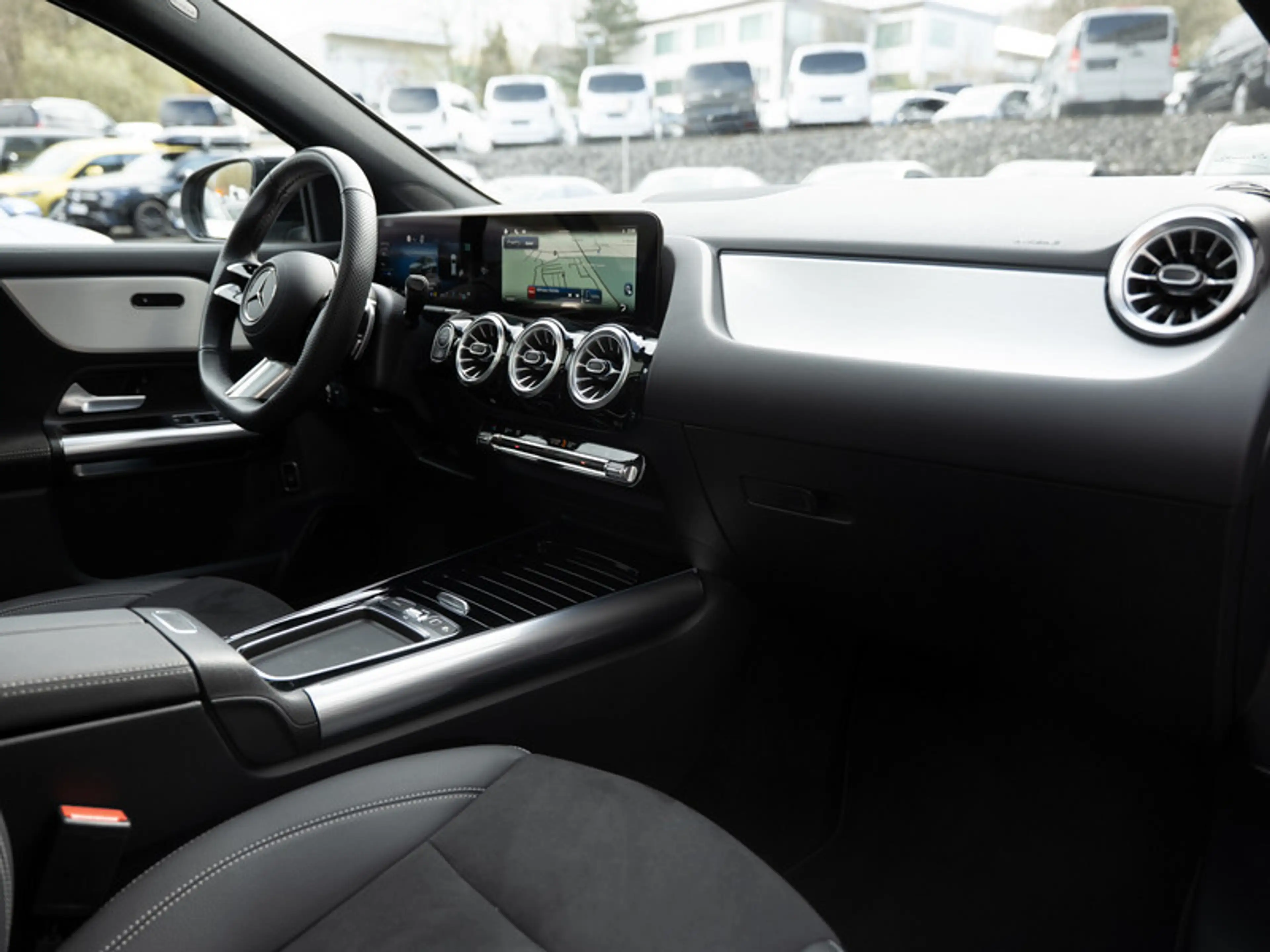 Mercedes-Benz GLA 220 d 4MATIC AMG-Sport+Pano+Distr+MLB+Night — photo 3
