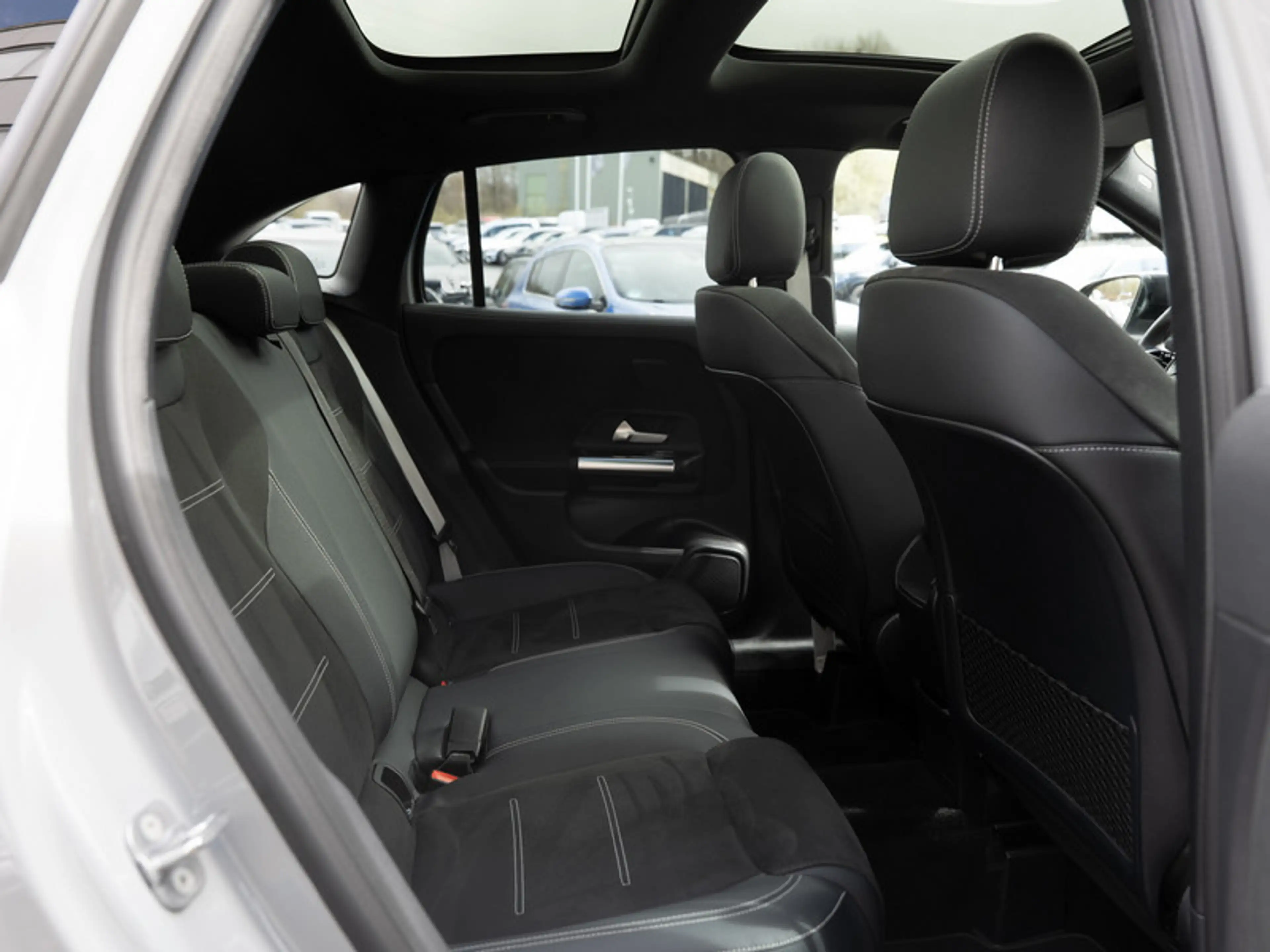 Mercedes-Benz GLA 220 d 4MATIC AMG-Sport+Pano+Distr+MLB+Night — photo 5