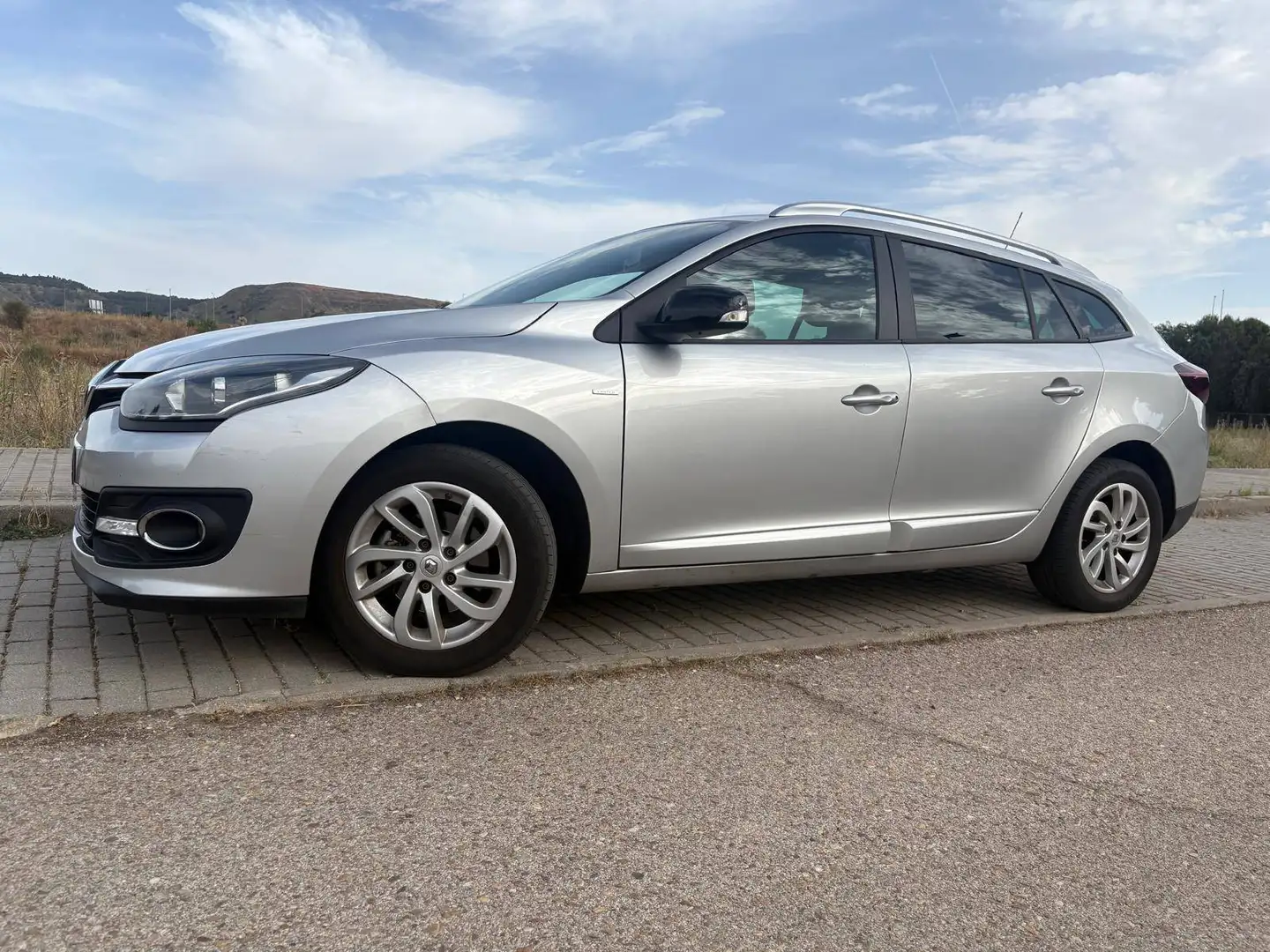 Renault Megane Mégane S.T. 1.2 TCE Energy Limited S Plateado - 1