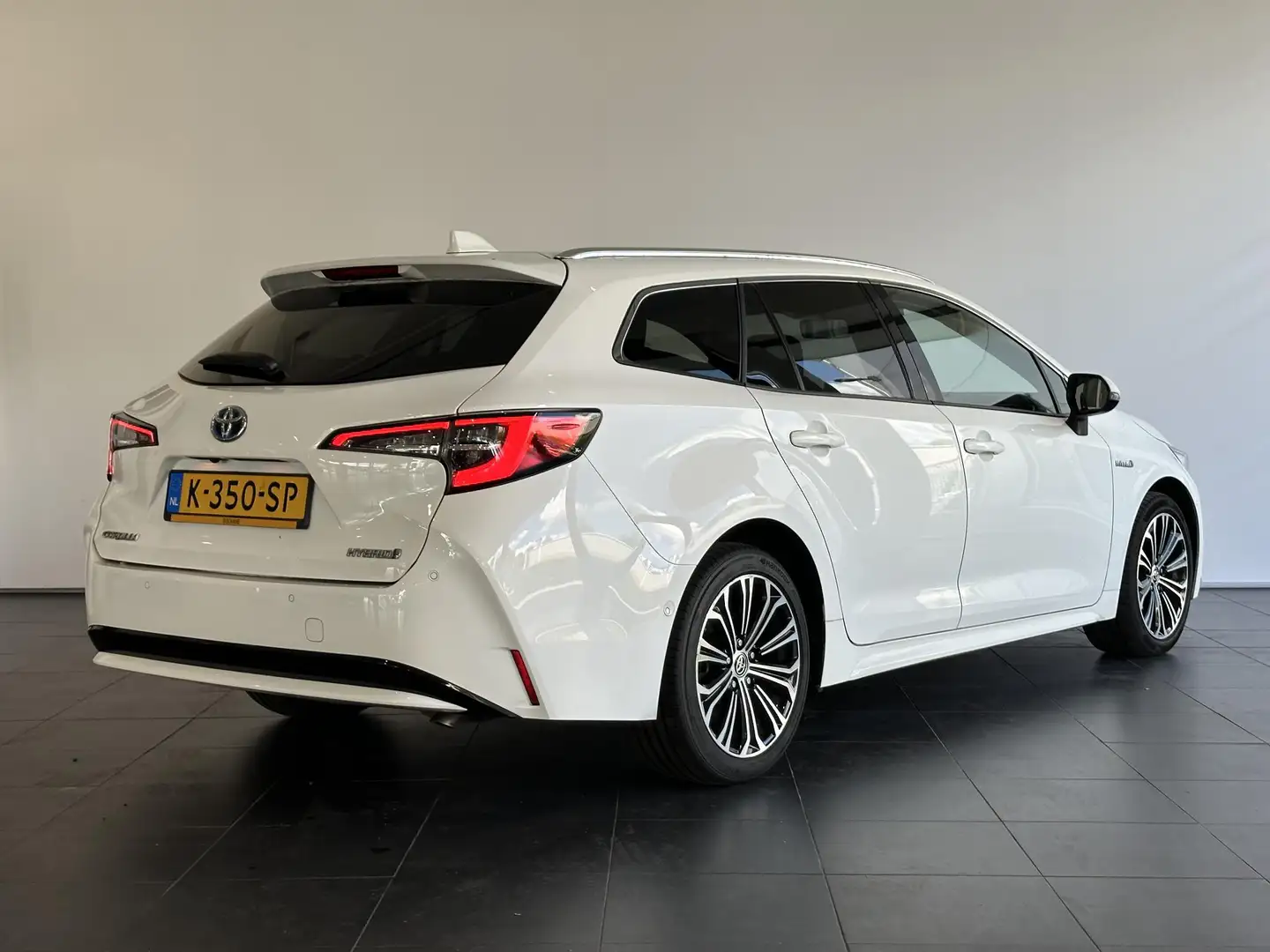 Toyota Corolla Touring Sports 1.8 Hybrid Executive STOELVERWARMIN Wit - 2