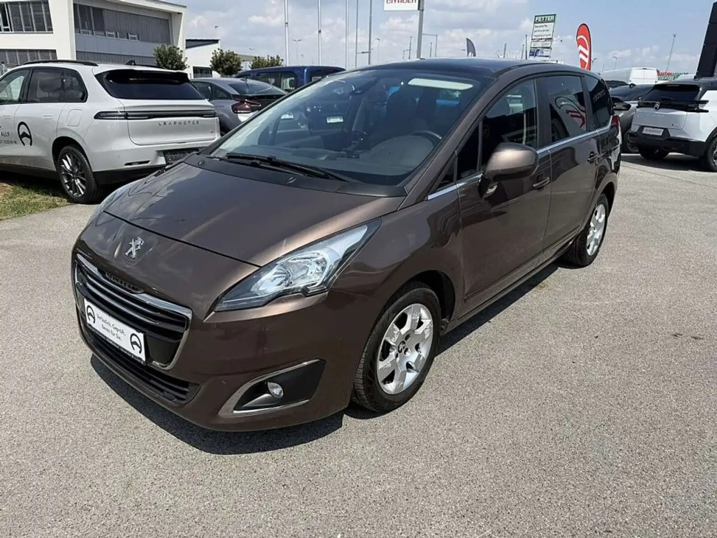 Peugeot 5008 1,6 BlueHDi 120 S&S Business Line Braun - 2