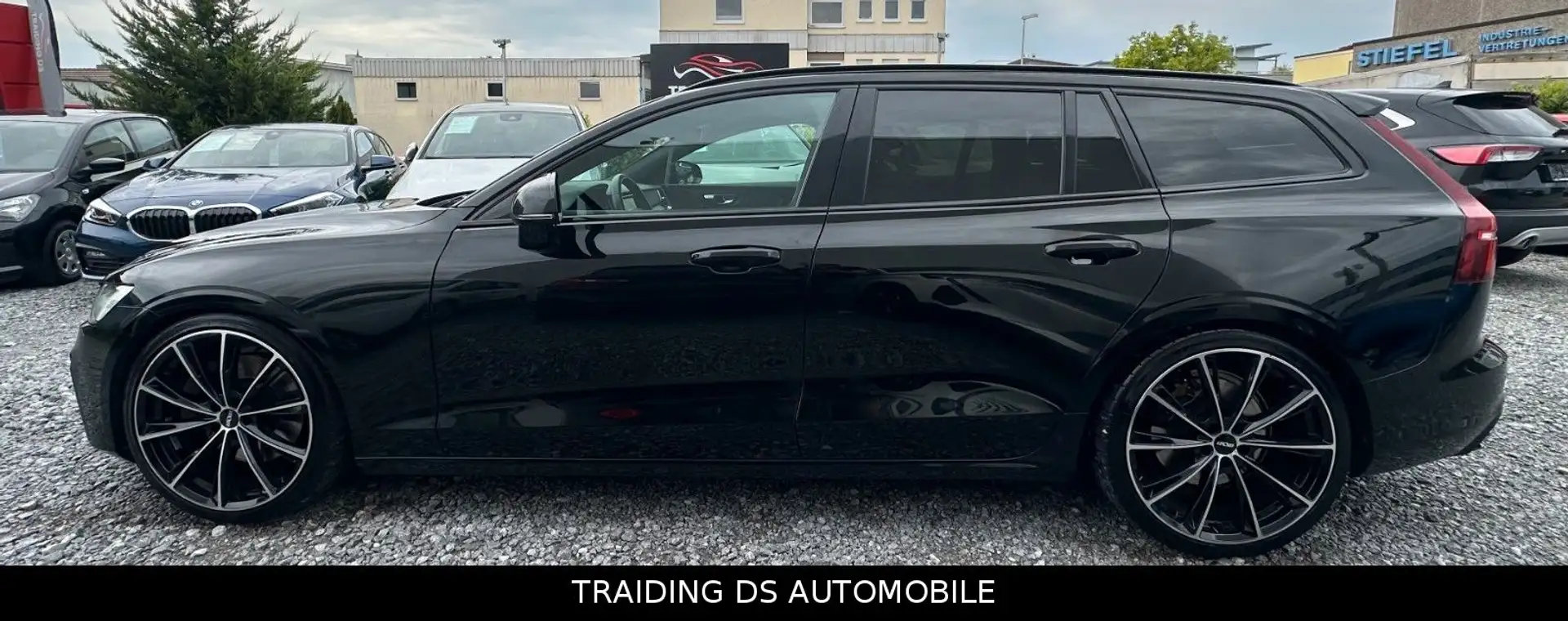 Volvo V60 --R Design--/ LEDER / AHK / MEMORY /20 ZOLL Schwarz - 2