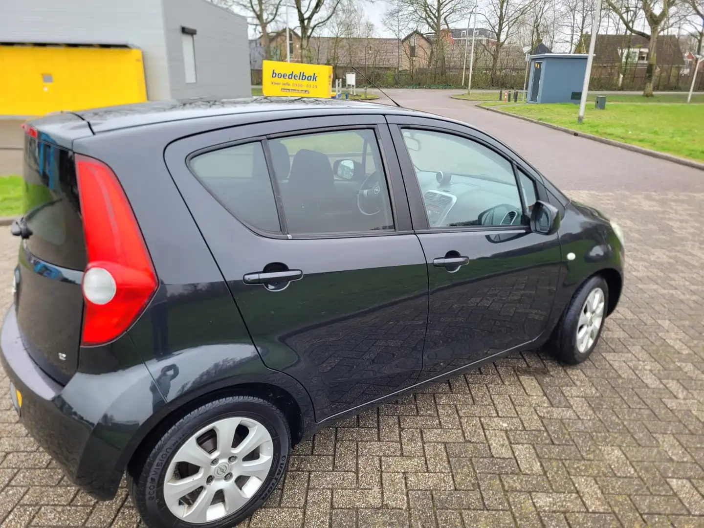 Opel Agila 1.2 Enjoy Zwart - 2