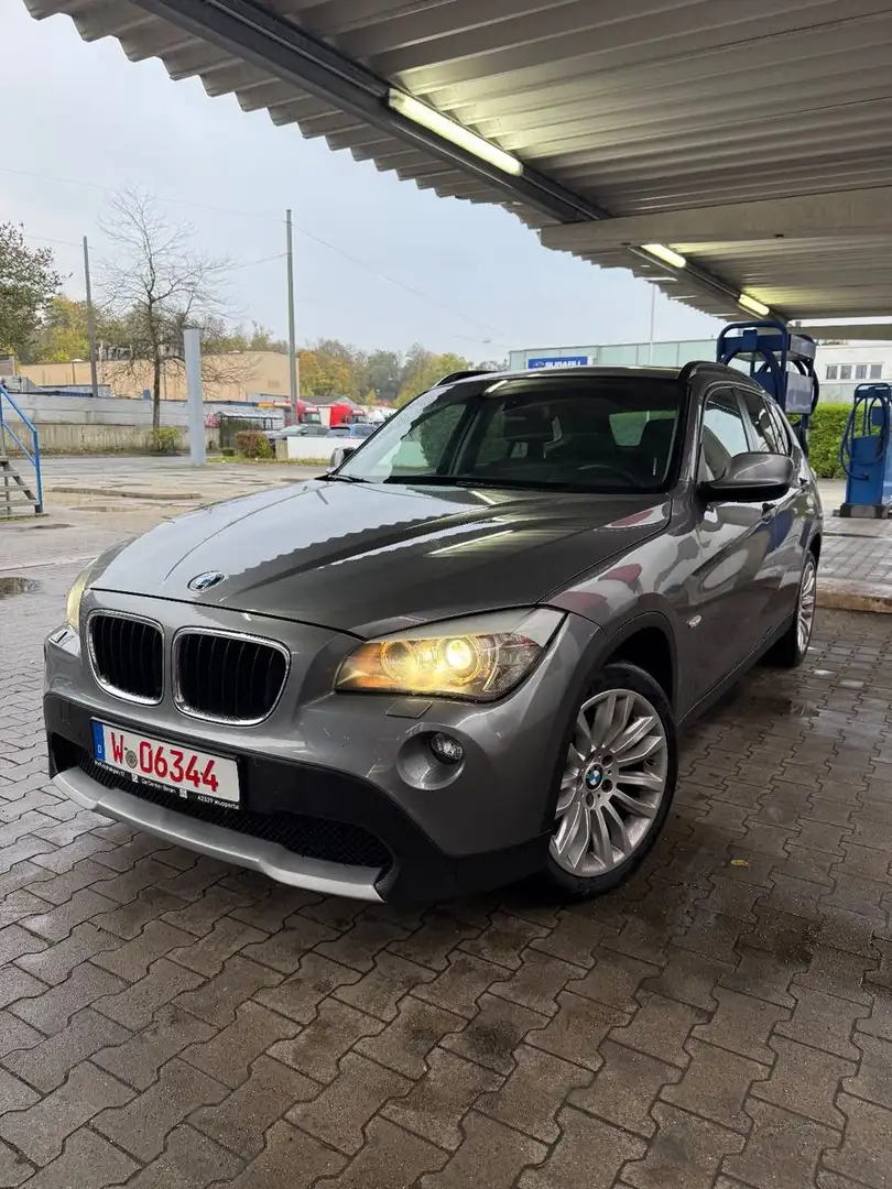 BMW X1 20 d xDrive Automatik VOLL Gris - 1