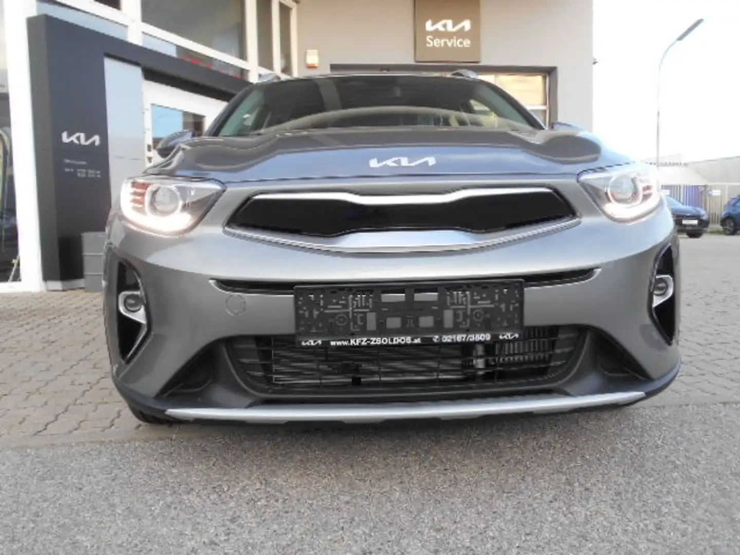 Kia Stonic 1,0 TGDI GPF ISG Silber Grau - 2