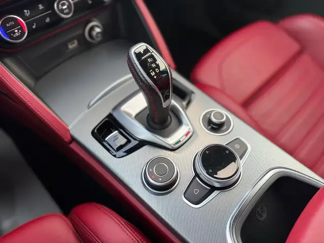 Alfa Romeo Stelvio view 11