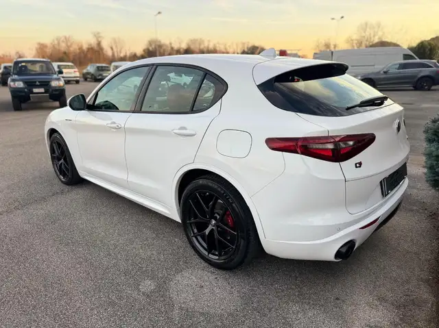 Alfa Romeo Stelvio view 5
