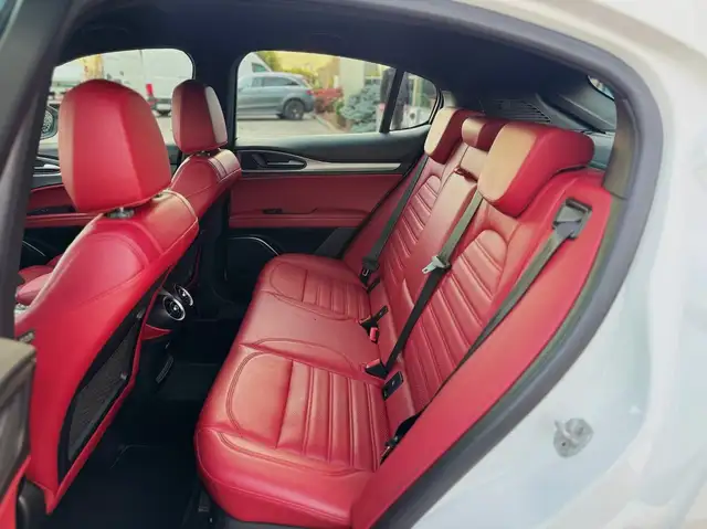 Alfa Romeo Stelvio view 8