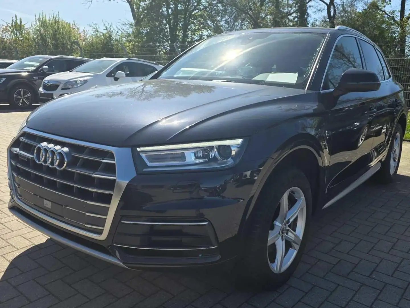 Audi Q5 35 TDI quattro sport Blau - 1