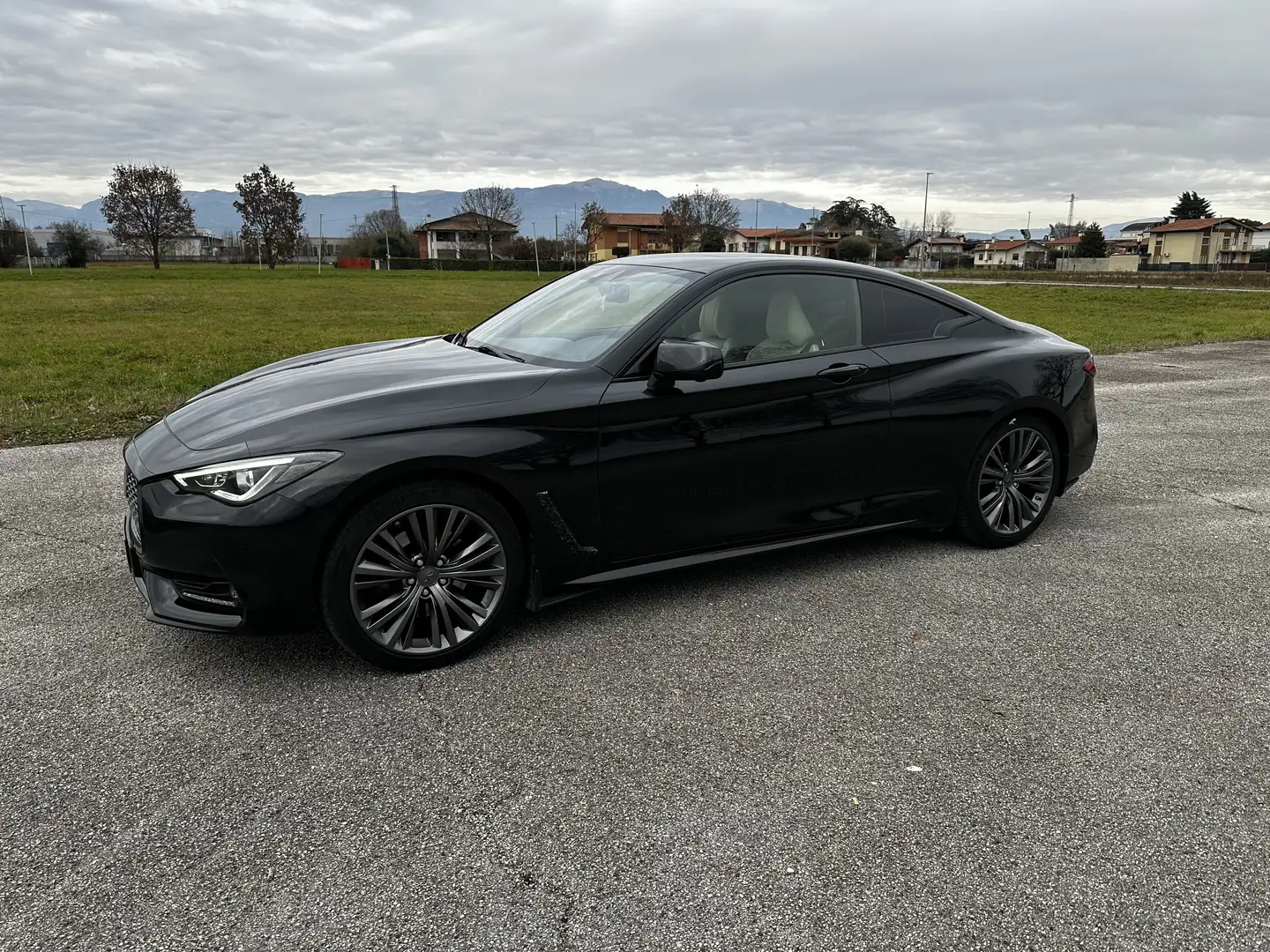 Infiniti Q60 Premium Tech - 2