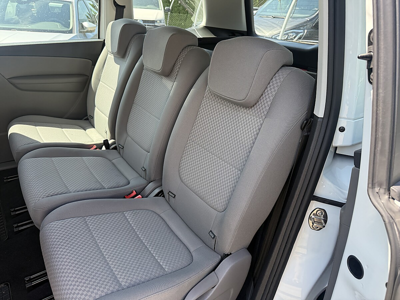 SEAT Alhambra Business 2,0 TDI 4WD — photo 11