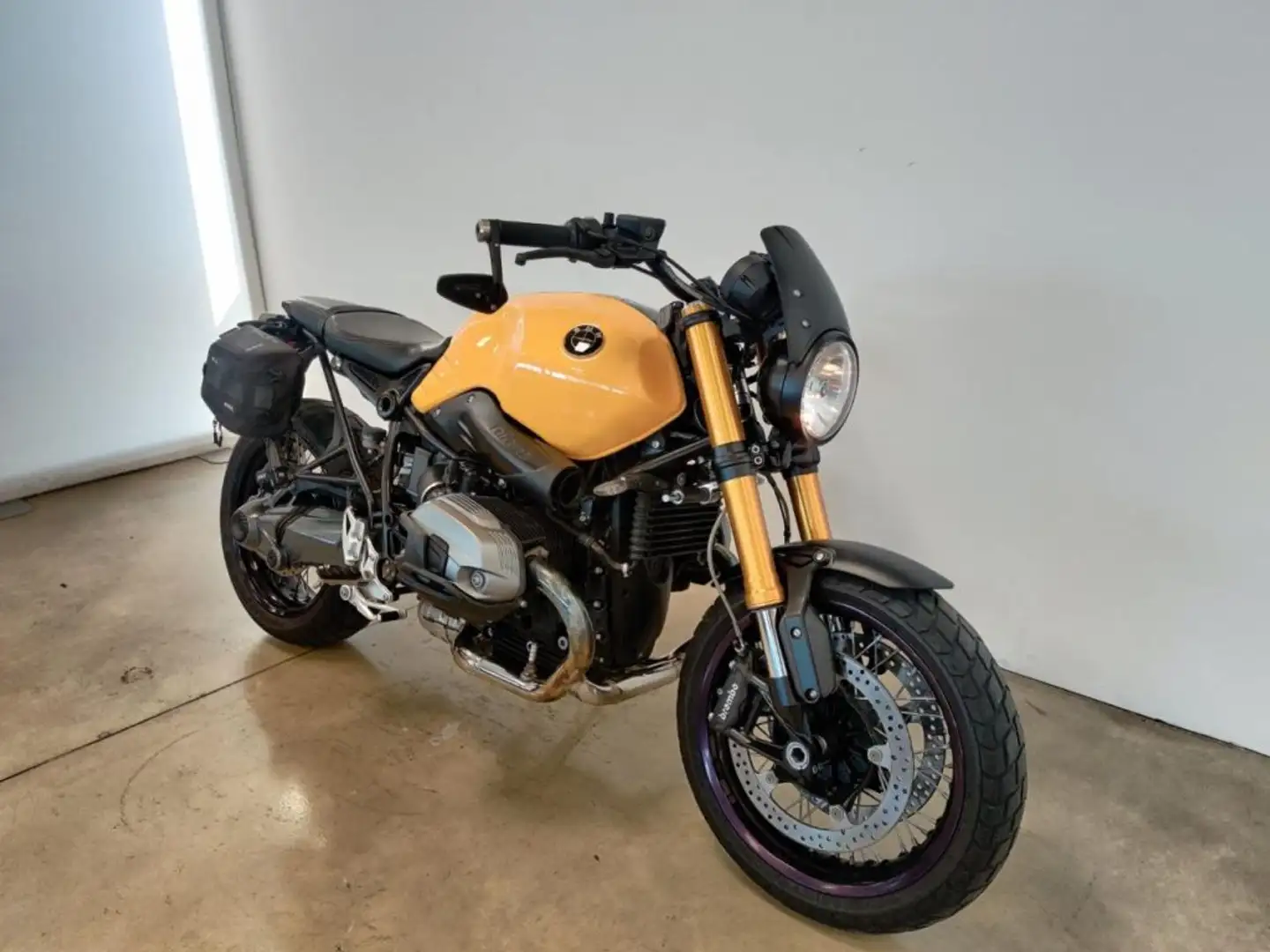 BMW R Nine T 1200 Giallo - 2