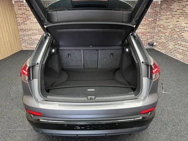 Audi Q4 e-tron view 30