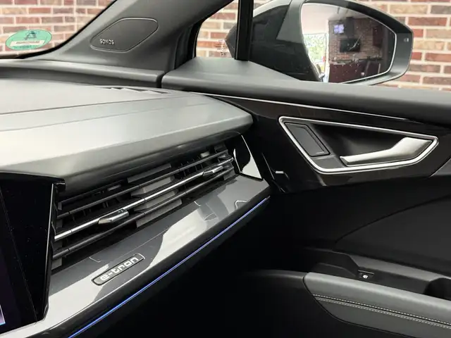 Audi Q4 e-tron view 25