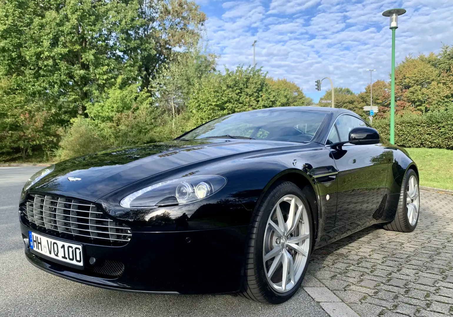Aston Martin Vantage V8 Black - 1