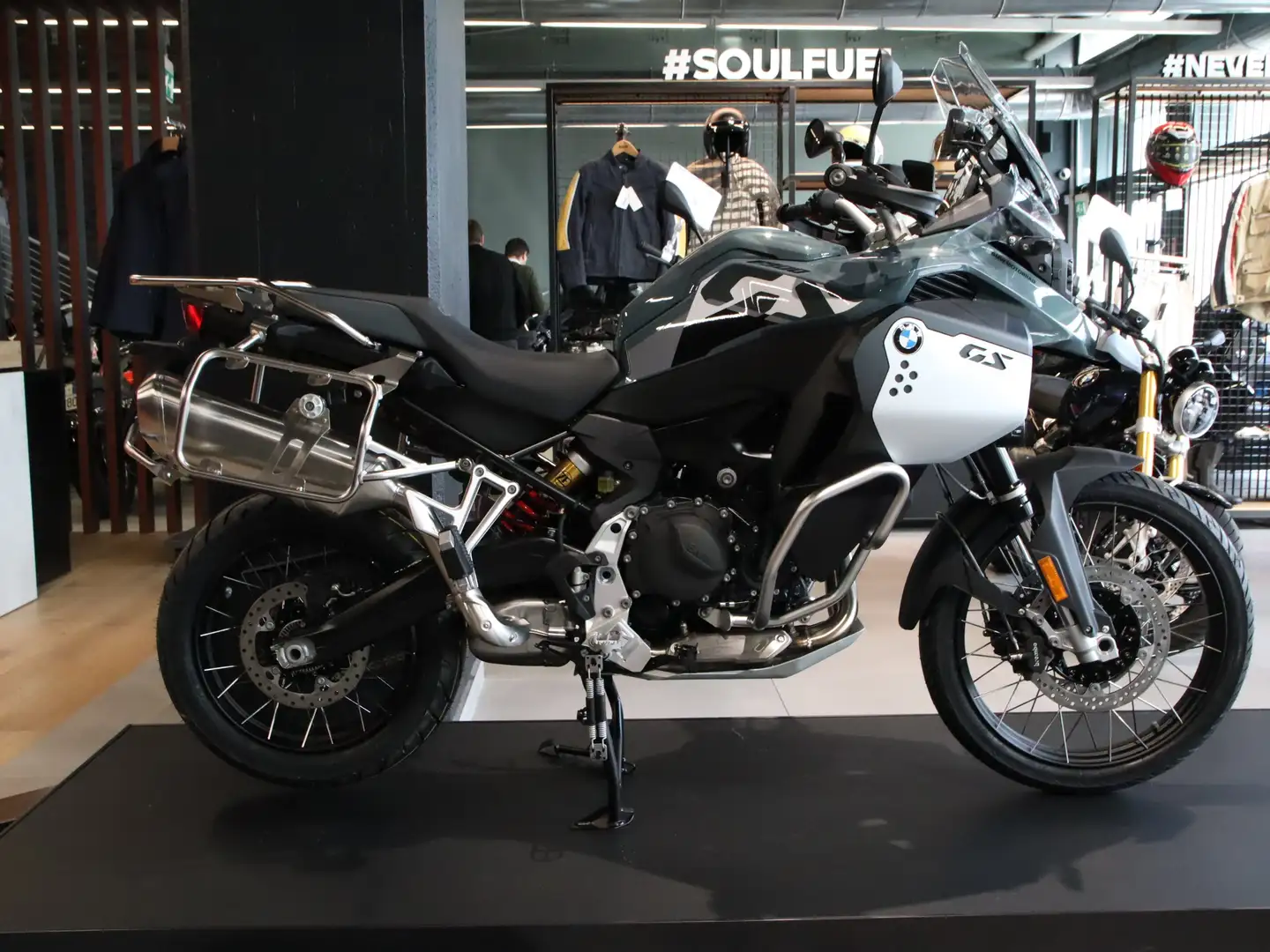 BMW F 900 GS Adventure Noir - 1