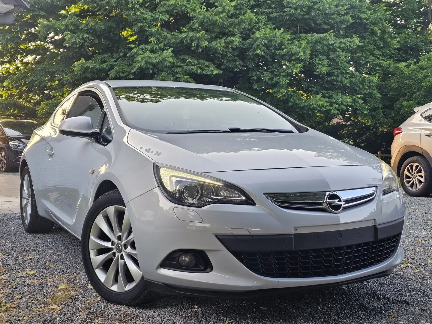 Opel Astra GTC 1.4 i * XÉNON+CUIR+GPS+CRUISE+...* EURO 5 * Zilver - 1