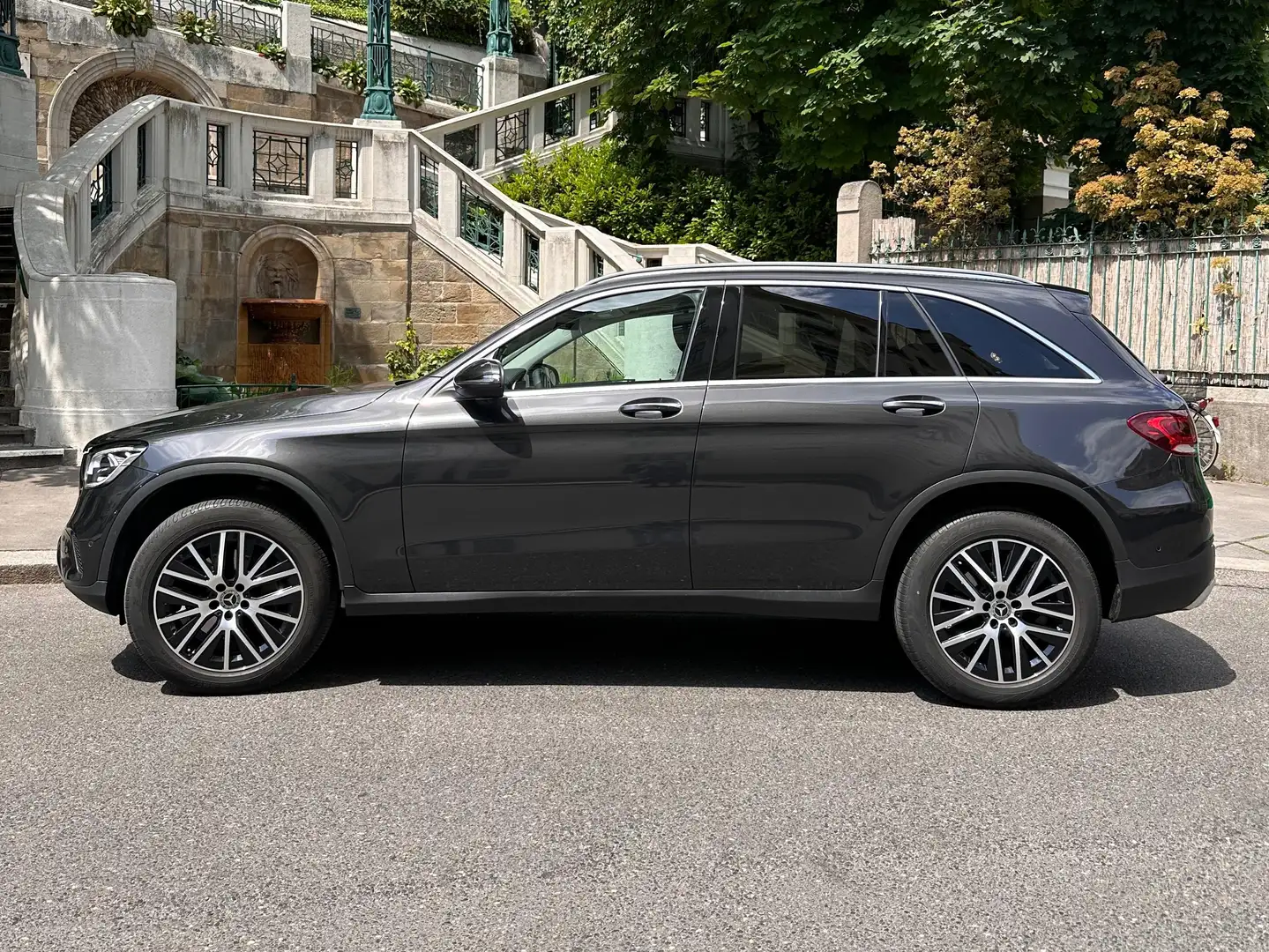 Mercedes-Benz GLC 220 GLC 220 d 4MATIC Aut. Grau - 2