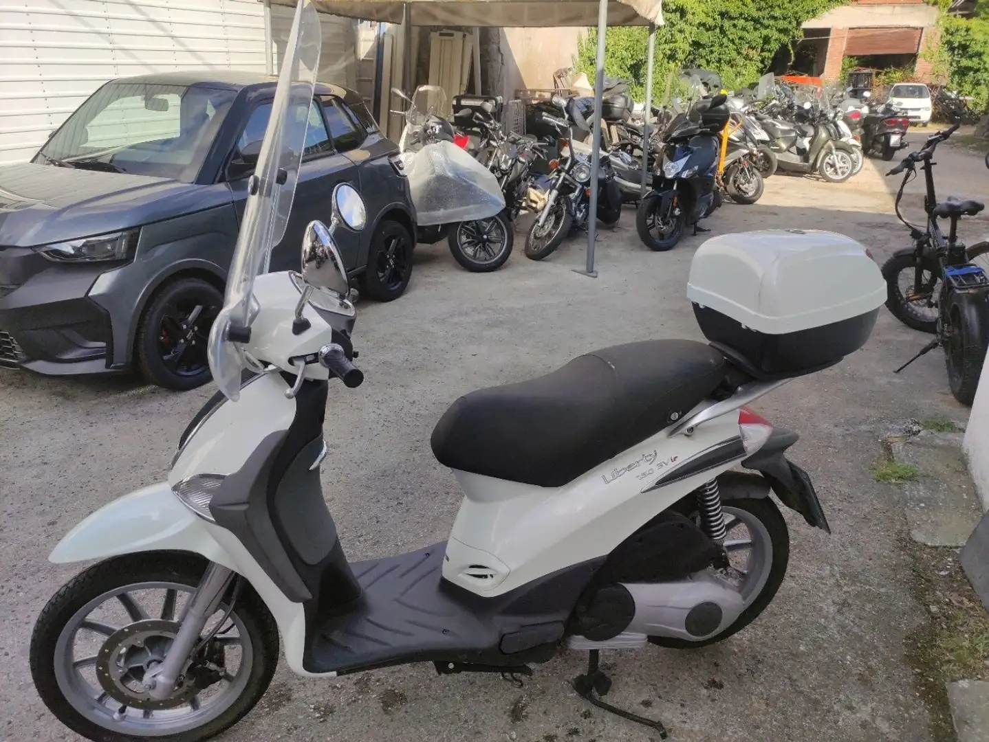 Piaggio Liberty 150 Blanc - 2