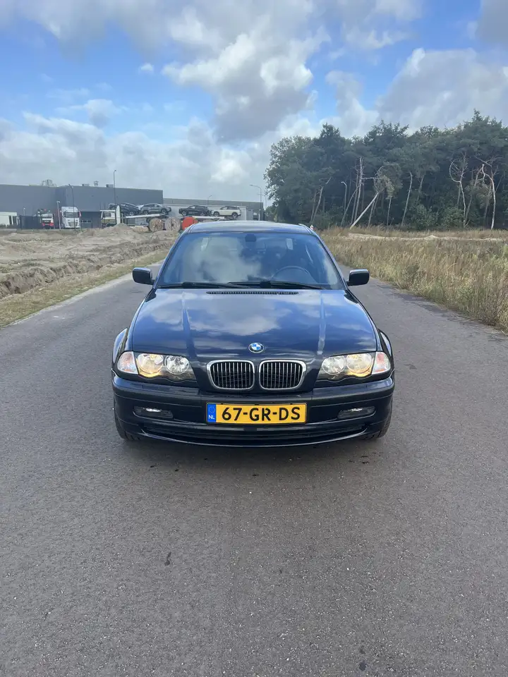 BMW 330