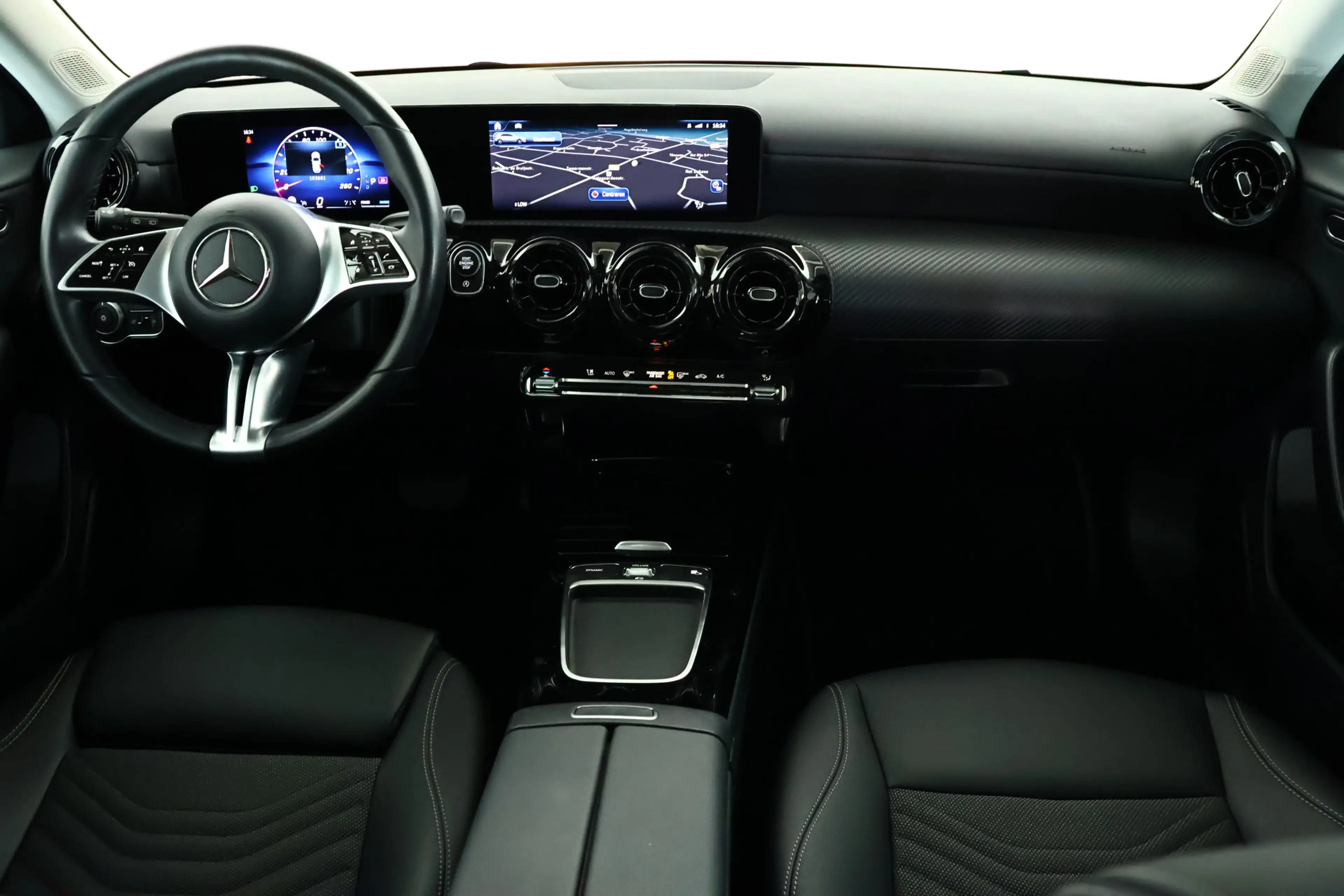 Mercedes-Benz A 180 Business Line / Navigatie / Camera / Cruisecontrol — photo 28