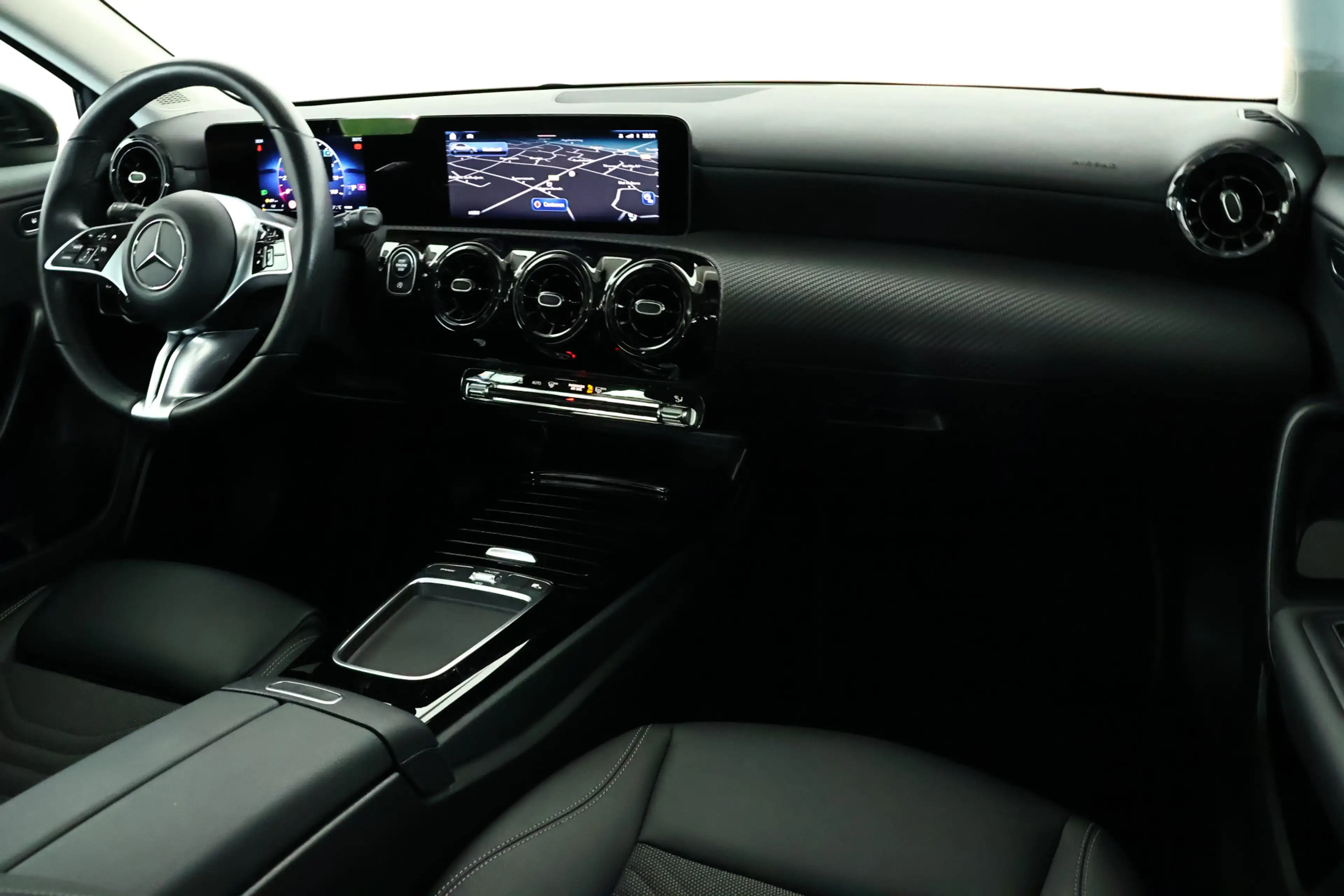 Mercedes-Benz A 180 Business Line / Navigatie / Camera / Cruisecontrol — photo 3