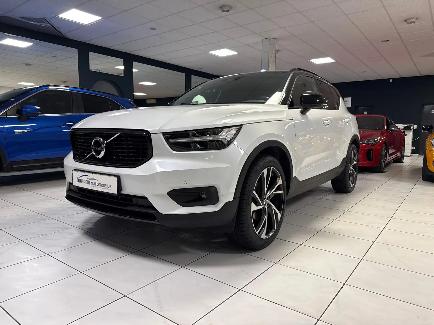 Volvo XC40 T3 R Design/LED/PANO/CAM/NAVI/MEMORY/AHK/AC Blanco - 1