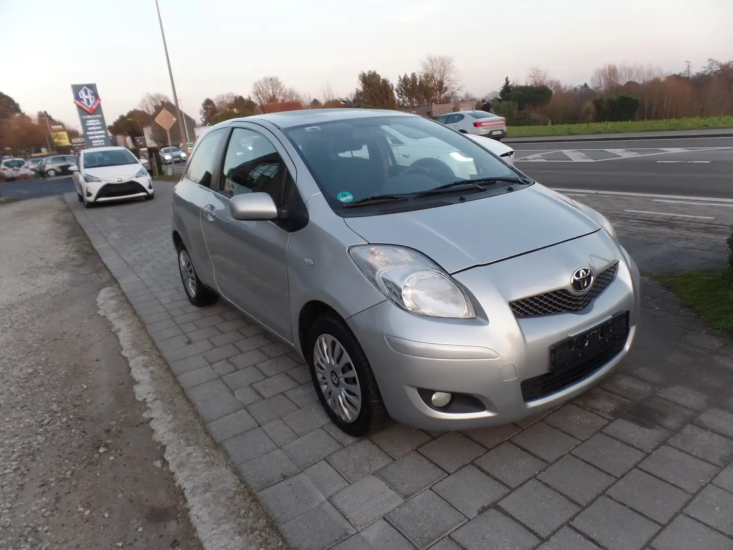 Toyota Yaris 1.0i VVT-i Luna /climatisation Grijs - 2