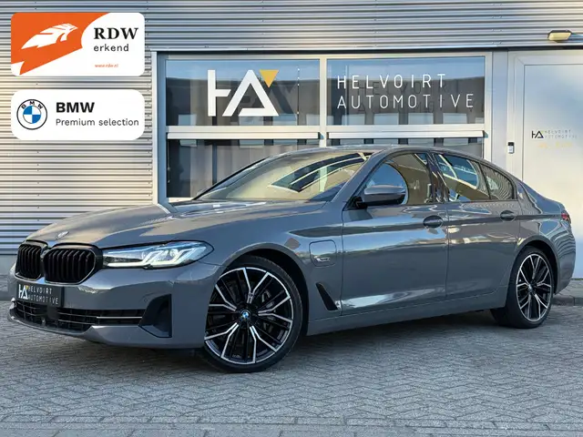 BMW 545 5-serie 545e xDrive M | LASER | TREKHAAK | H&K