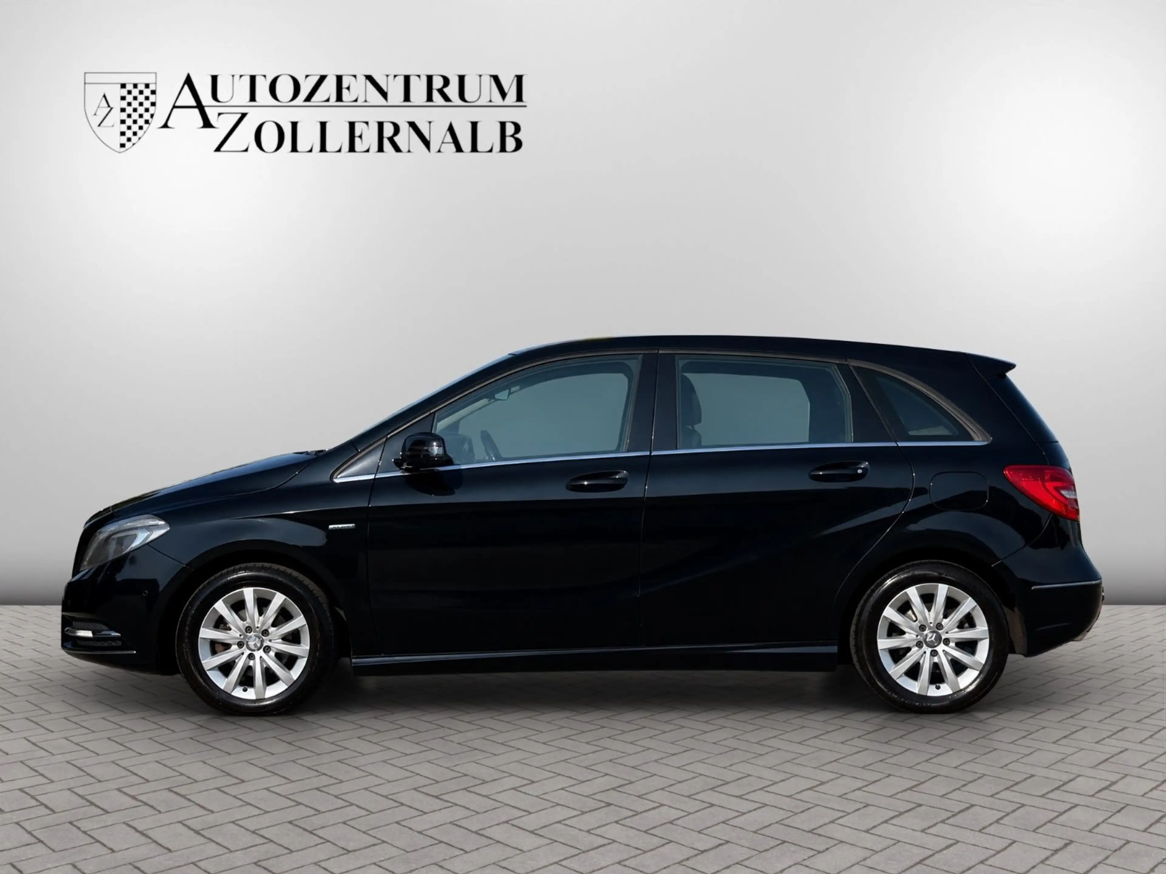 Mercedes-Benz B 180 *1.HAND*BI-XENON*AHK*CHROM*GUTER ZUSTAND* — photo 3