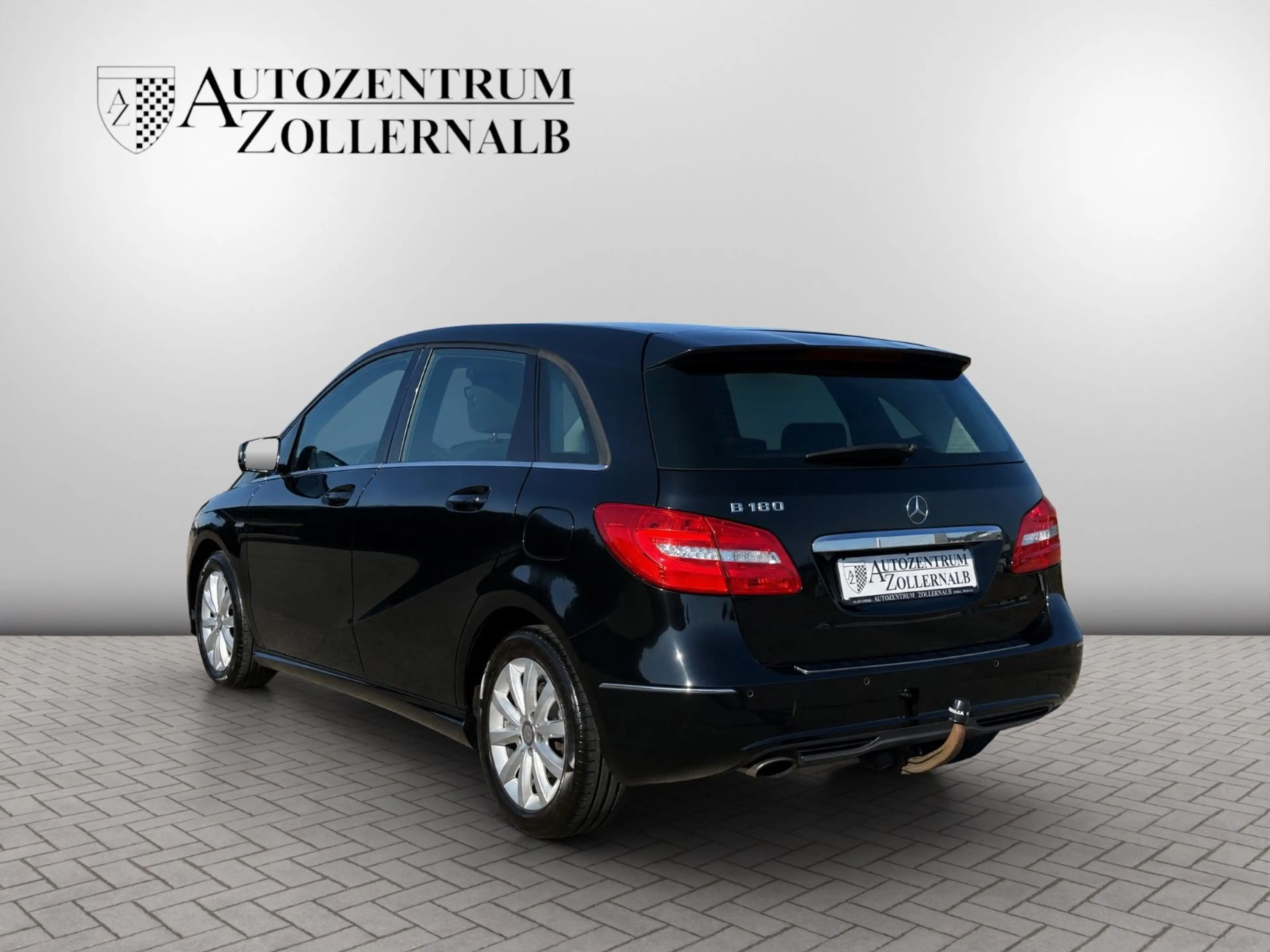 Mercedes-Benz B 180 *1.HAND*BI-XENON*AHK*CHROM*GUTER ZUSTAND* — photo 4