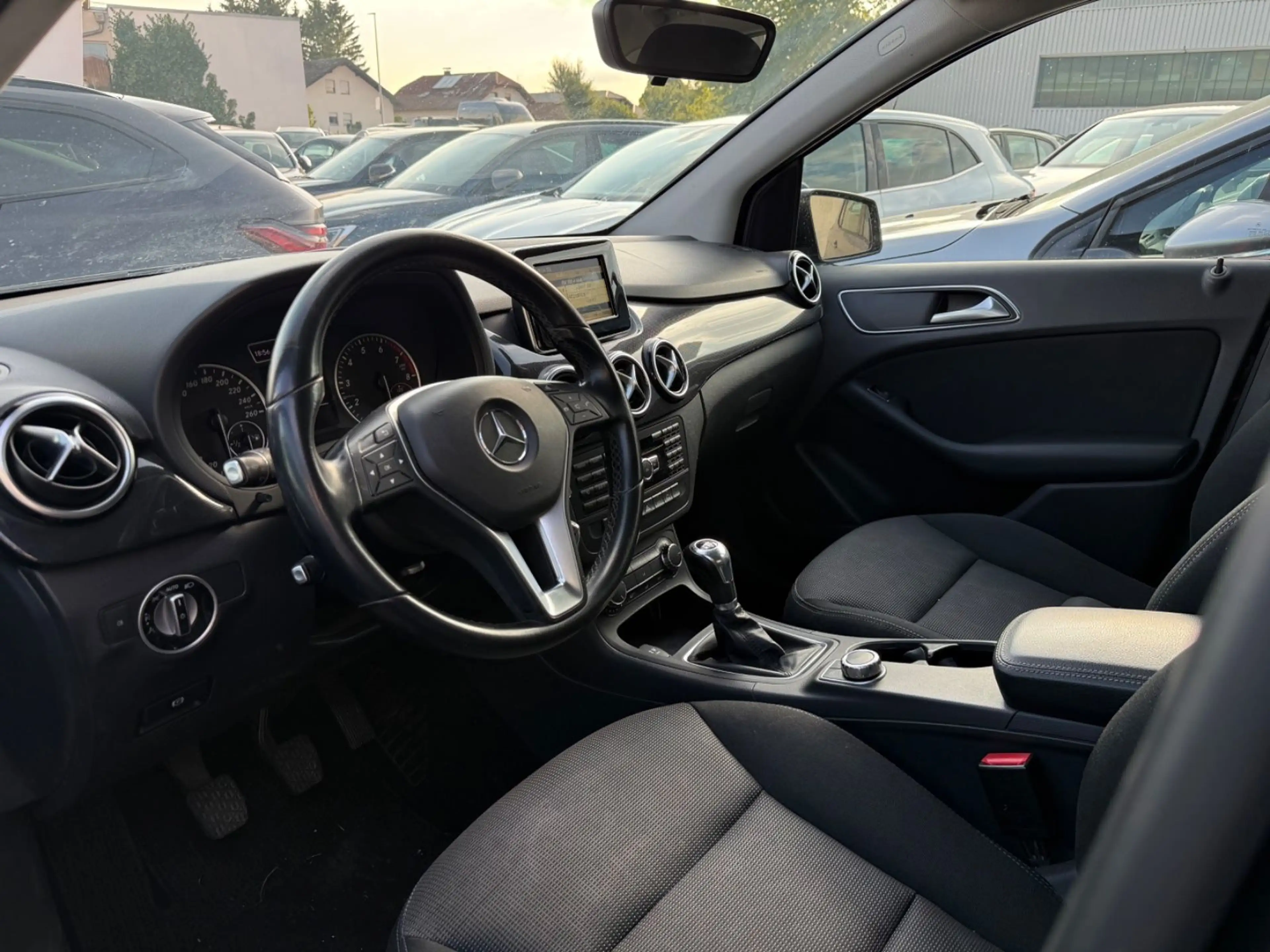 Mercedes-Benz B 180 *1.HAND*BI-XENON*AHK*CHROM*GUTER ZUSTAND* — photo 9