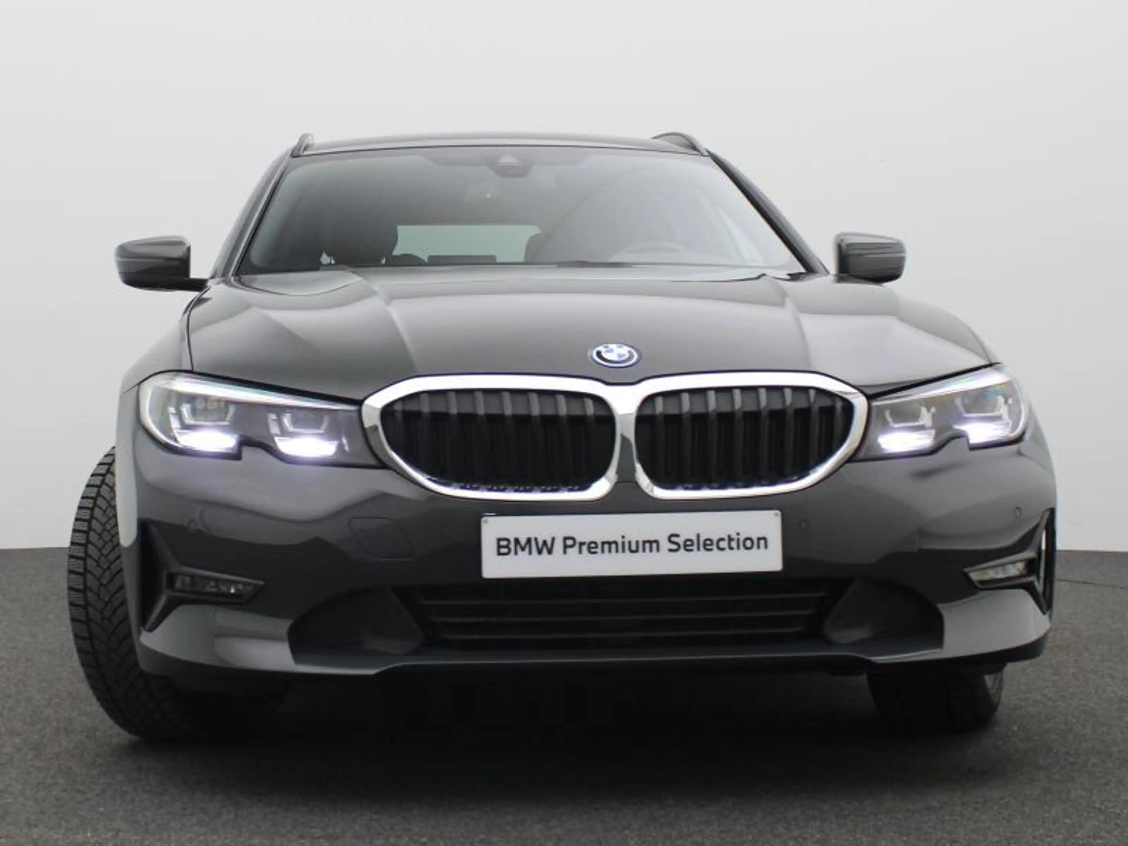 BMW 330 e Touring — photo 2