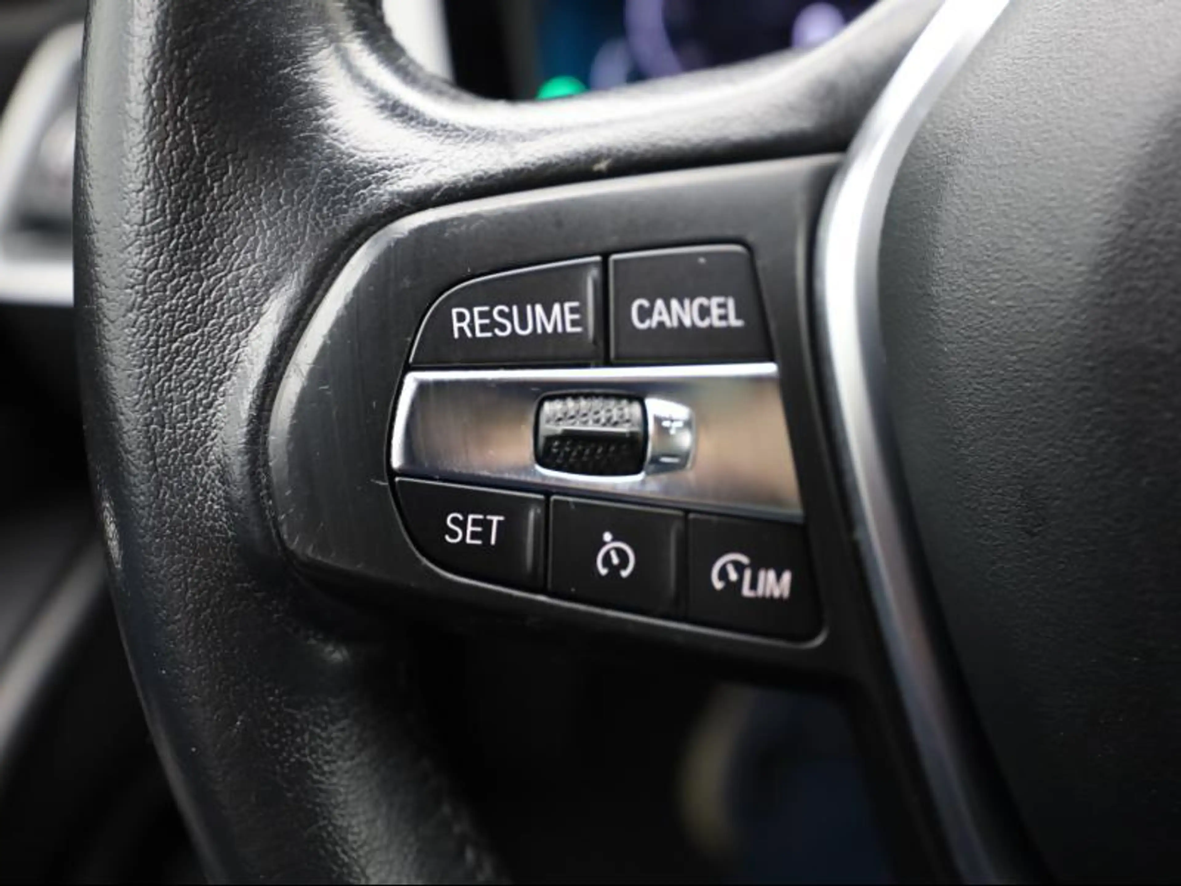 BMW 330 e Touring — photo 11