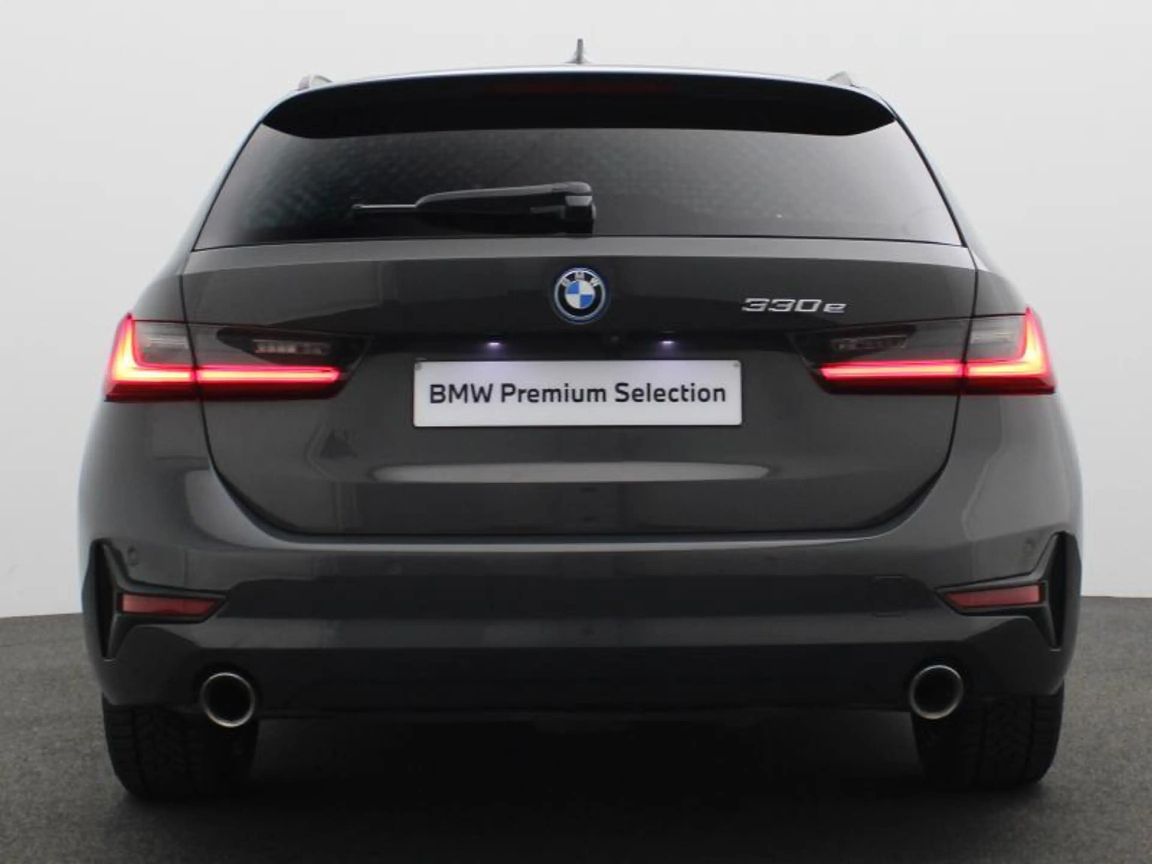 BMW 330 e Touring — photo 4