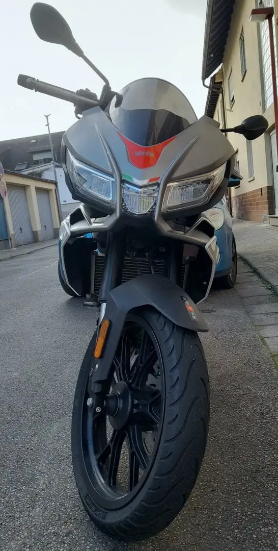 Aprilia Tuono 125 Weiß - 2