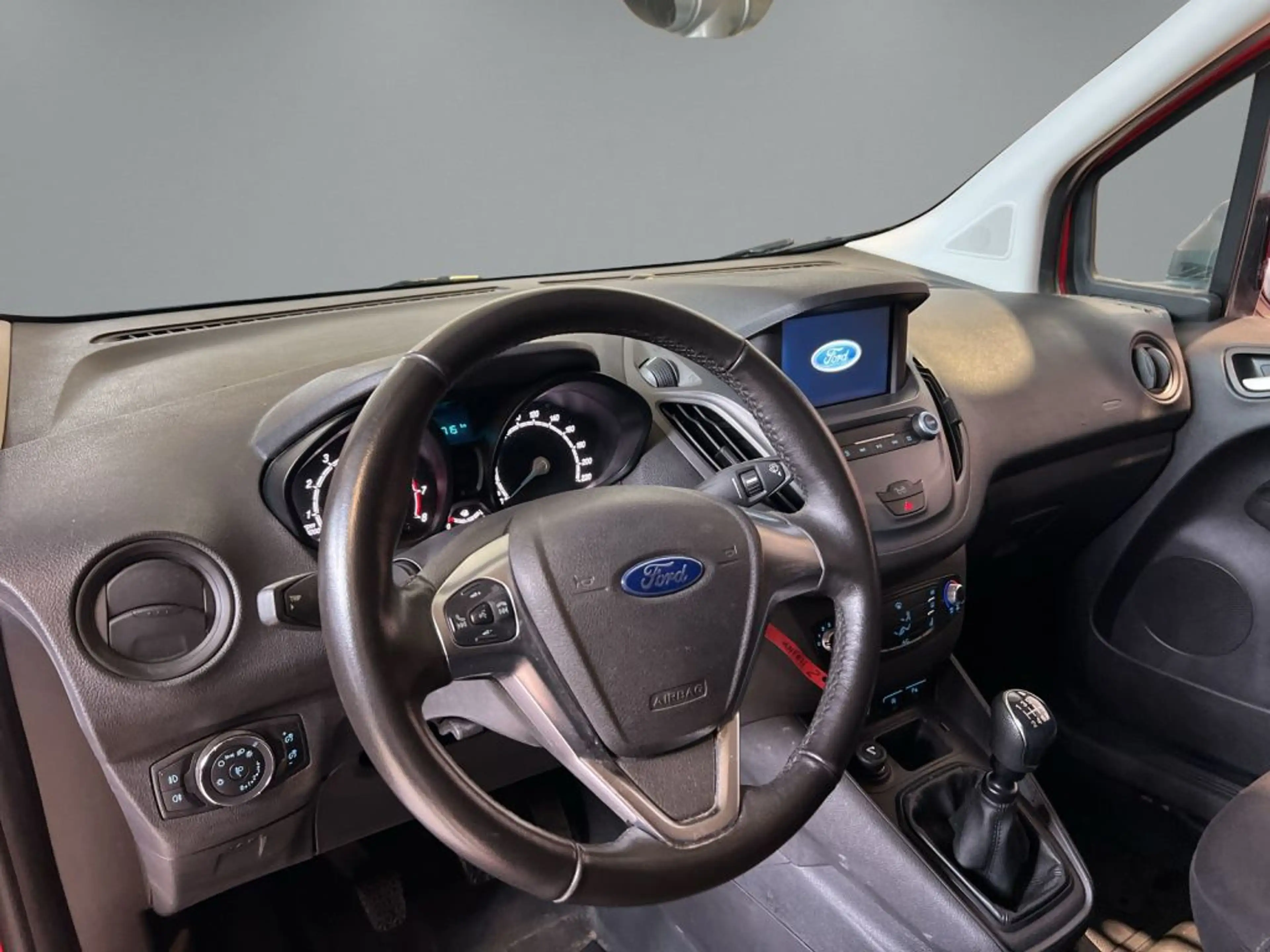 Ford Transit Courier S&S Trend — photo 6