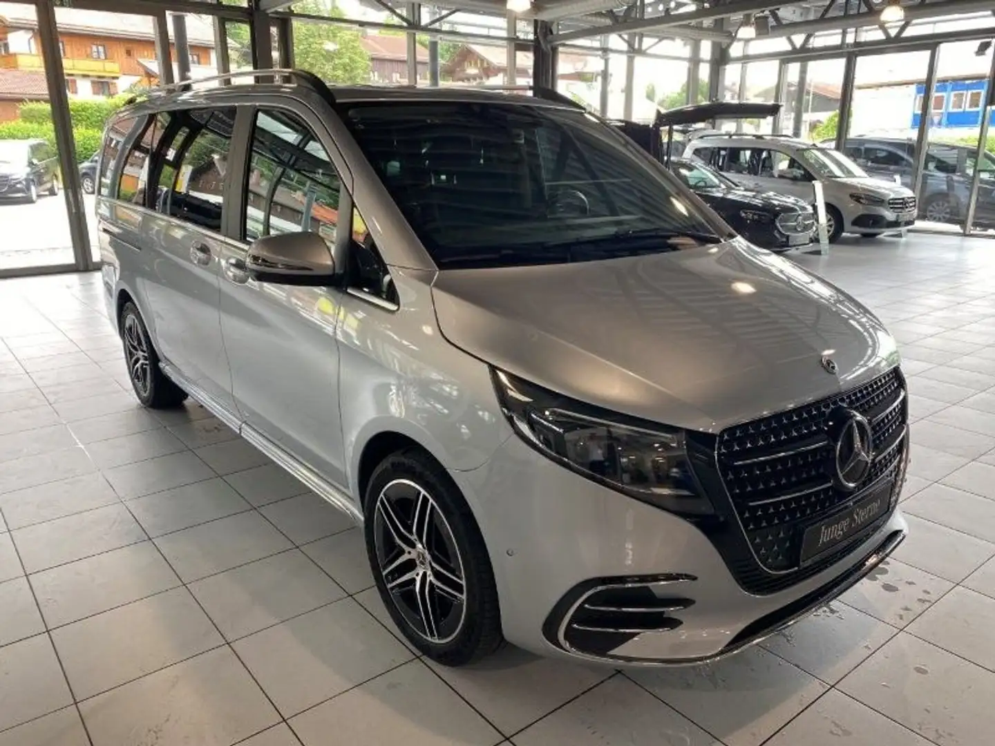 Mercedes-Benz V 300 d 4MATIC AVA L AMG Widescreen AHK STHZG Si Silber - 2