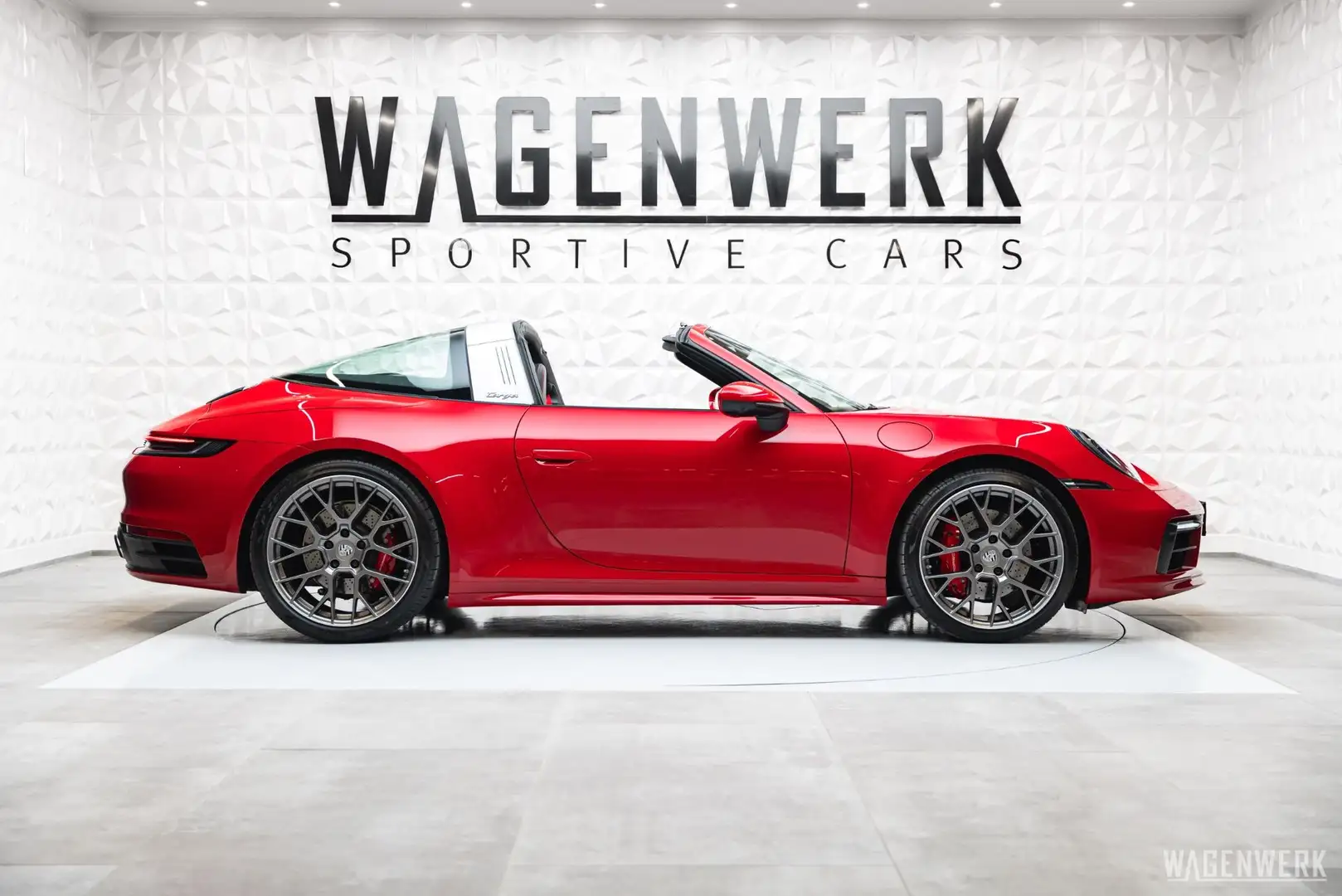 Porsche 992 Targa 4S PDK MEGAVOLL EXCLUSIVE-MANUFAKTUR LIFT Rood - 2